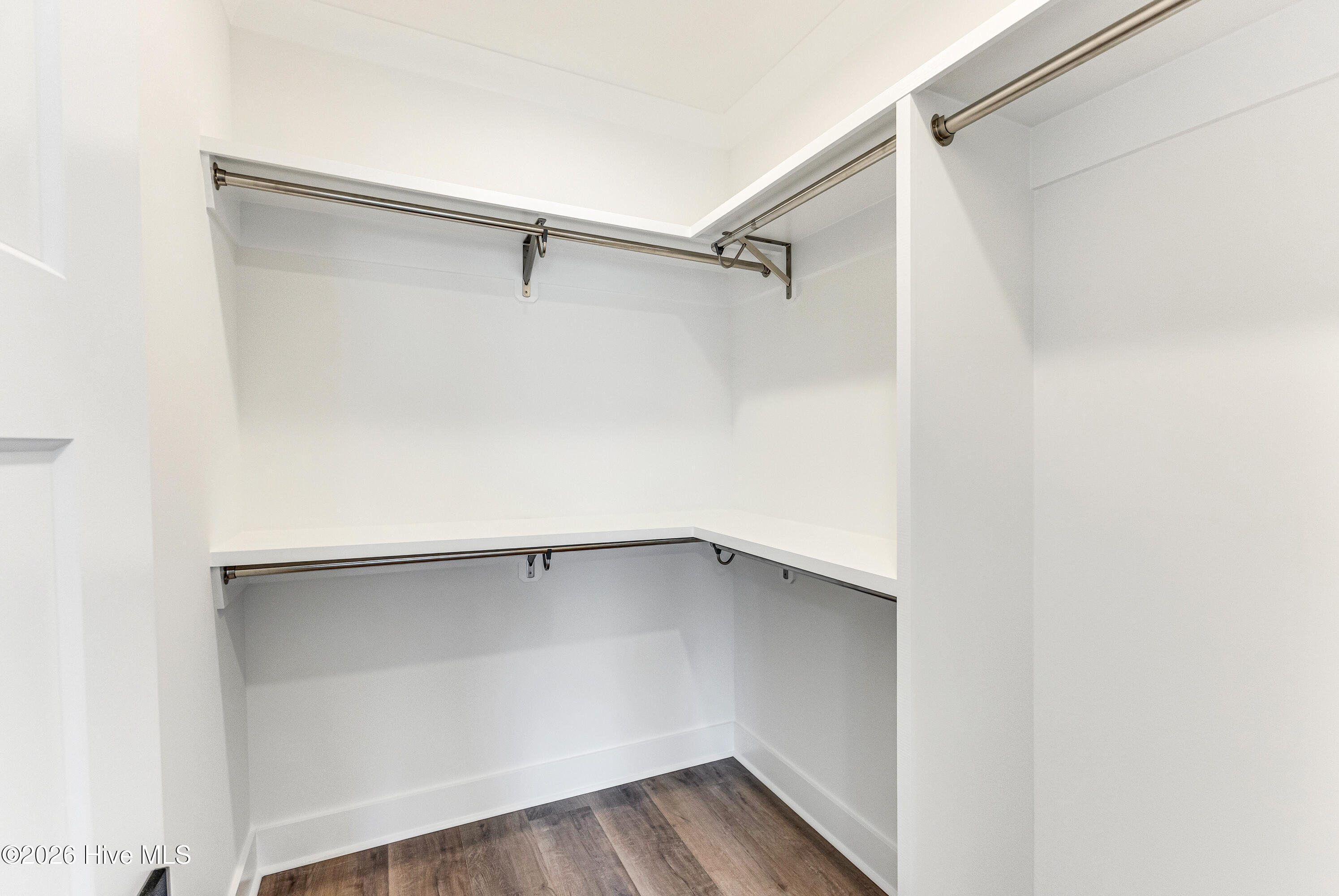 100564365 | Photo 32