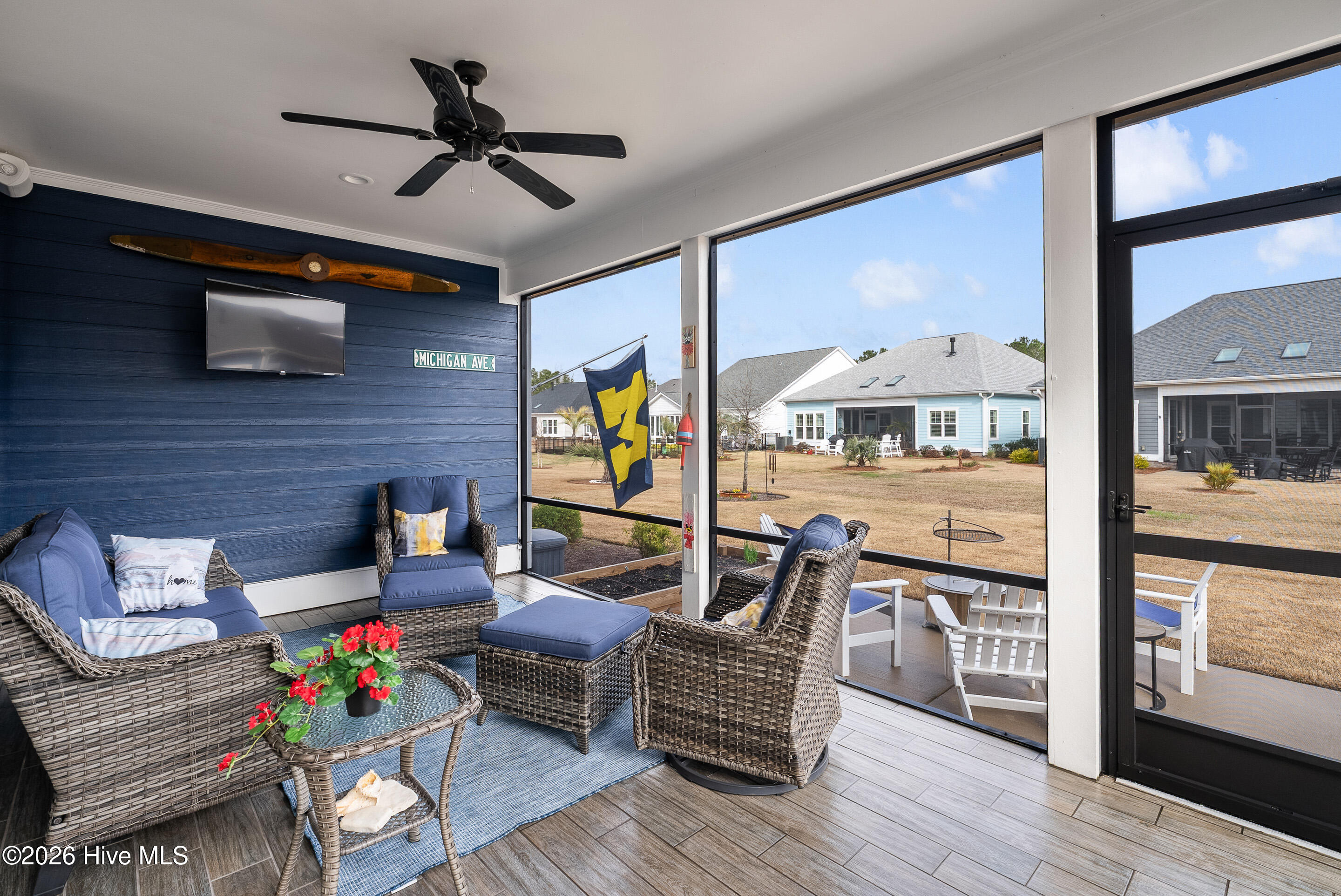 100559737 | Photo 24