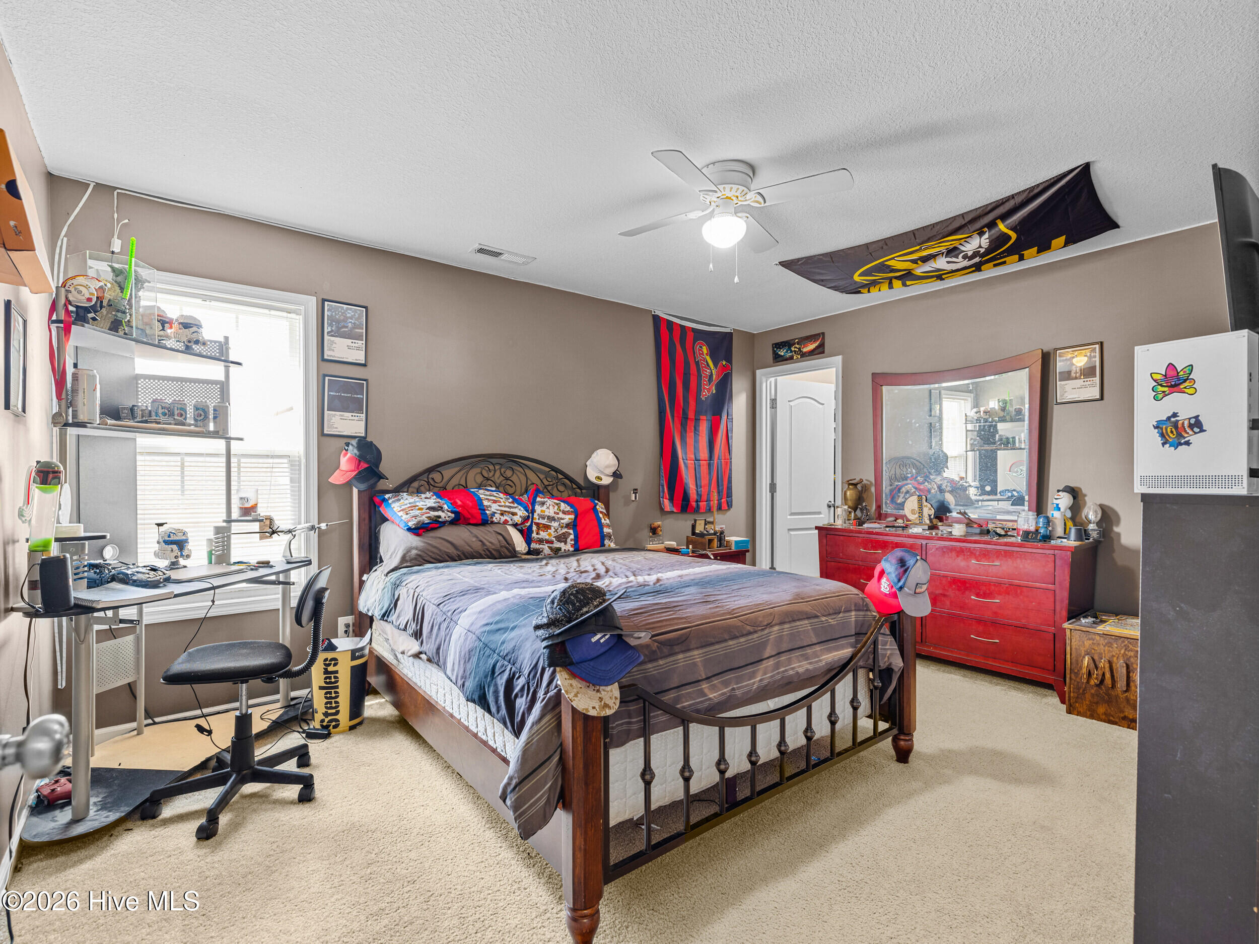 100568044 | Photo 40