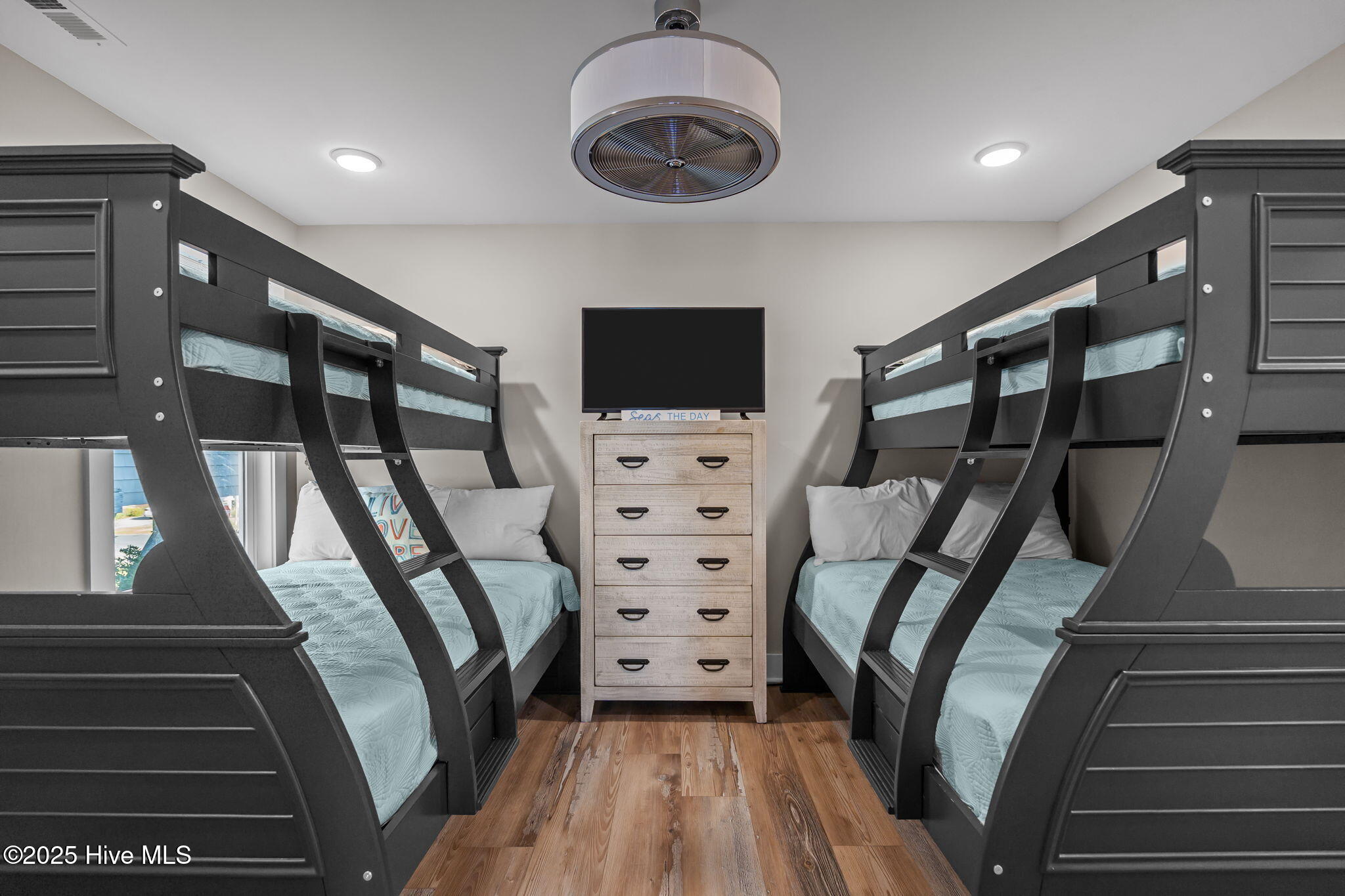 100538696 | Photo 35