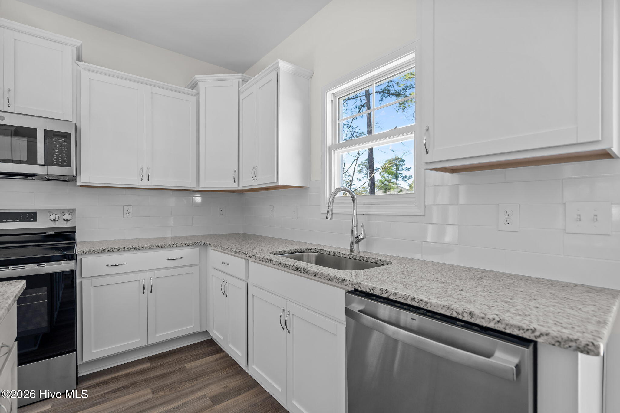 100528702 | Photo 20