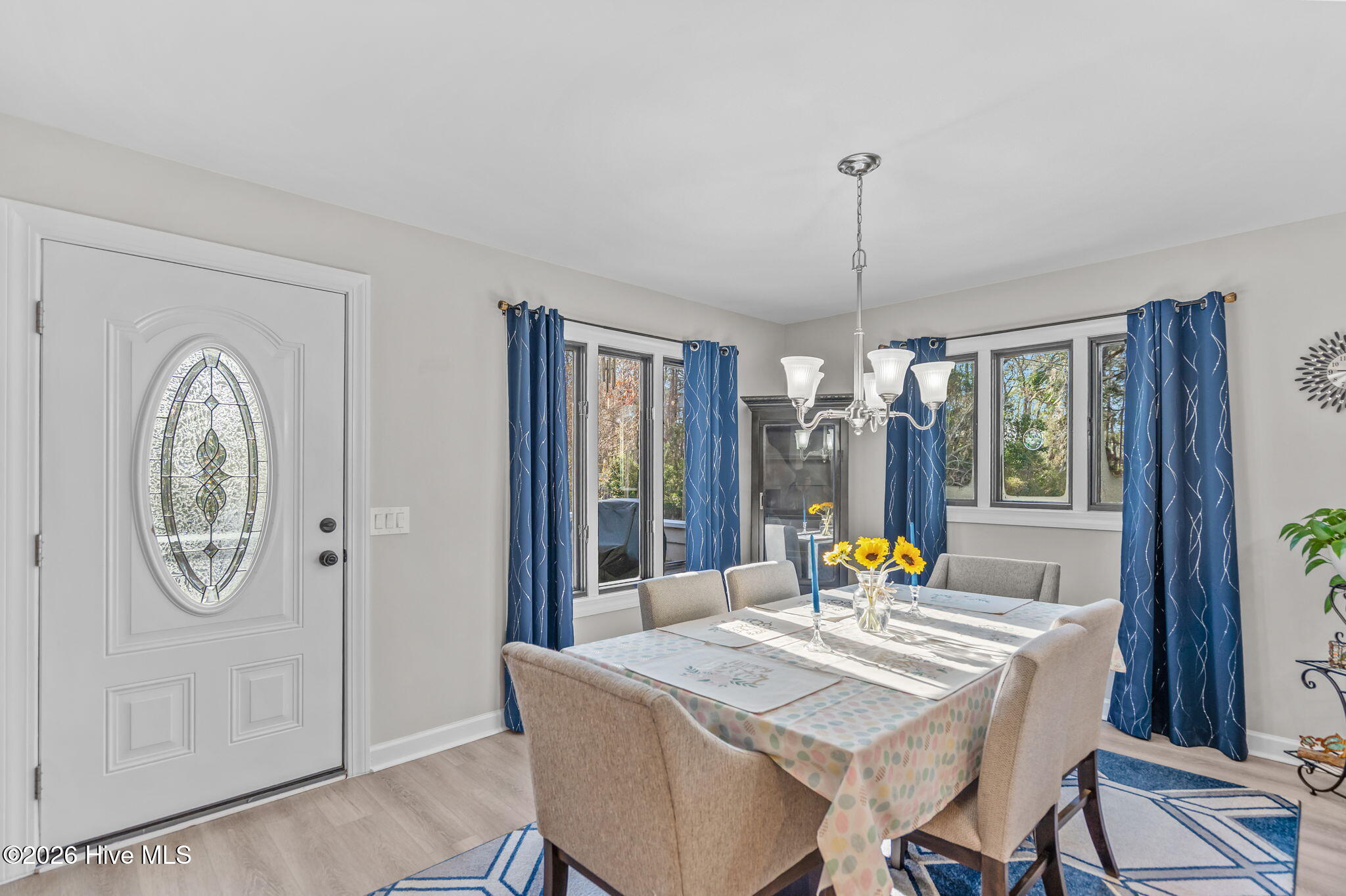 100557388 | Photo 18