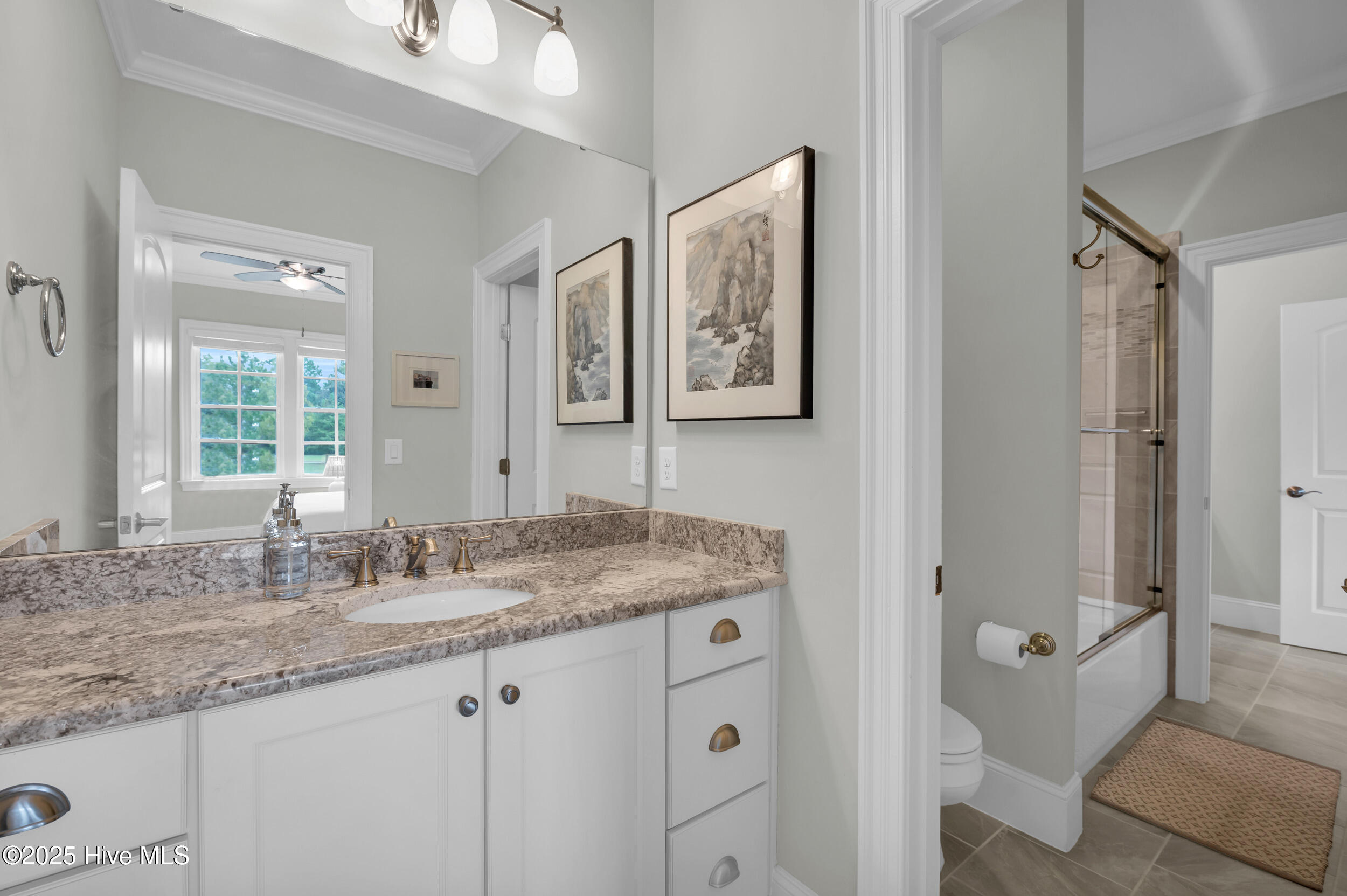 100536582 | Photo 27