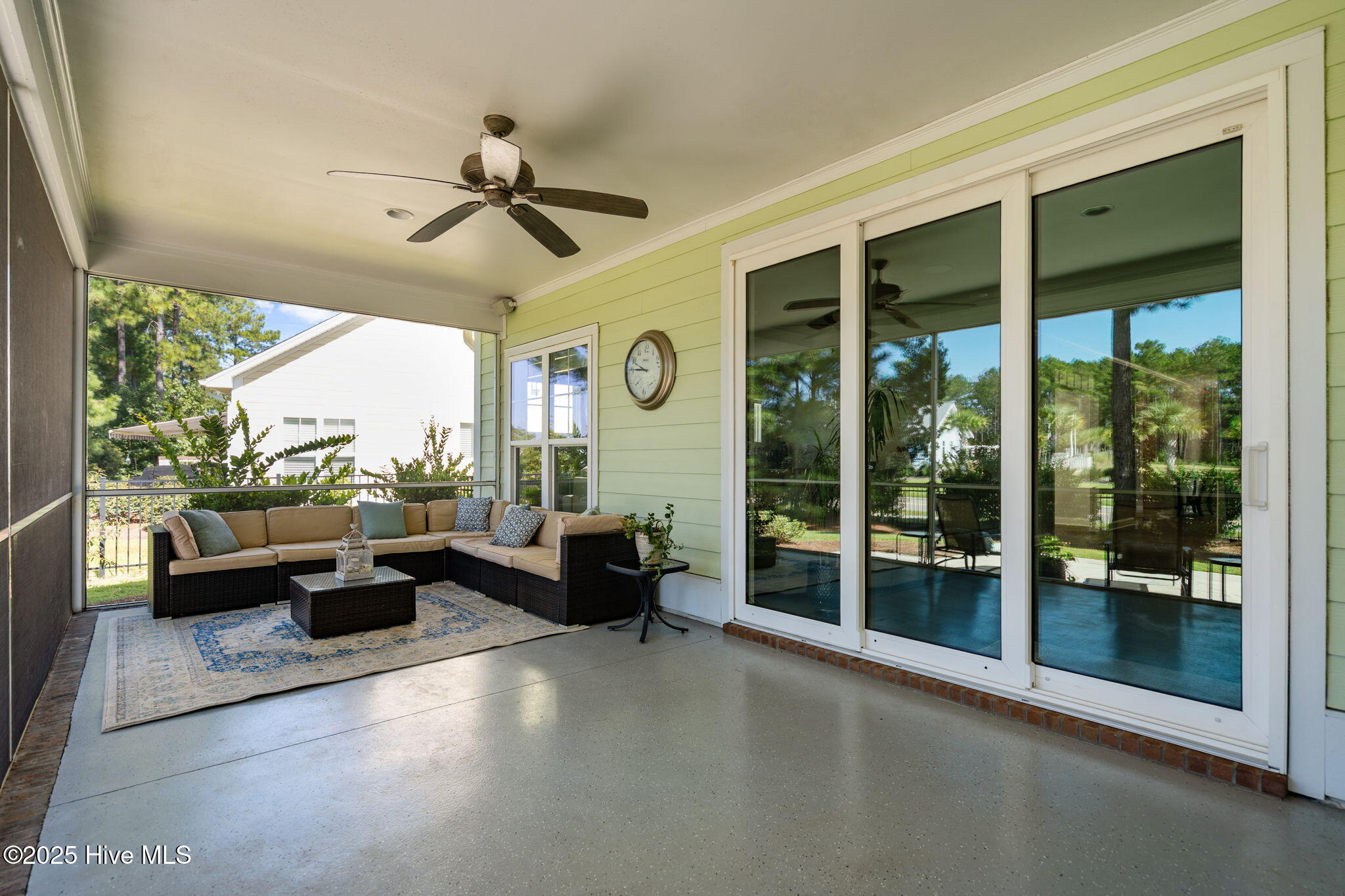 100532627 | Photo 40