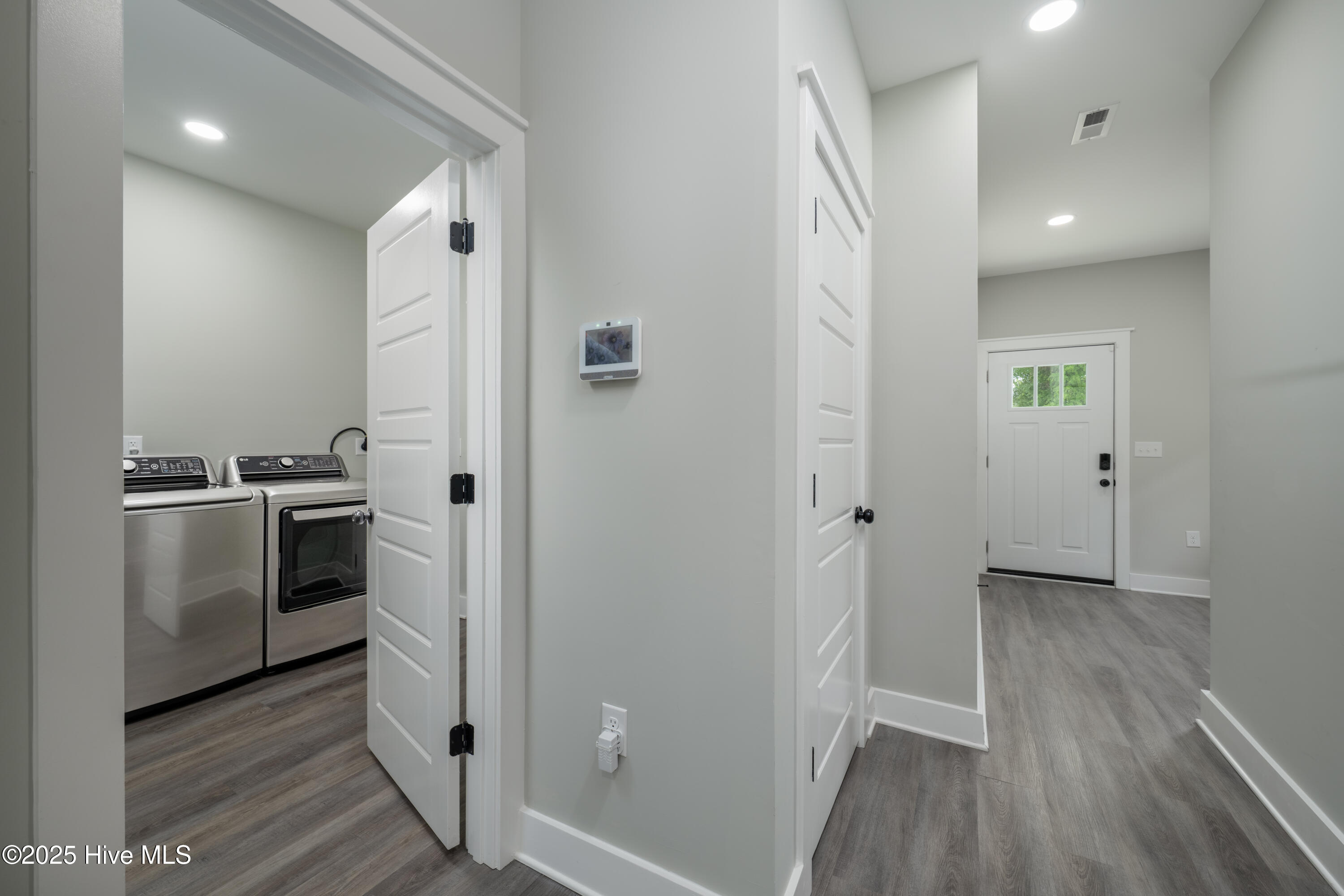 100550898 | Photo 11