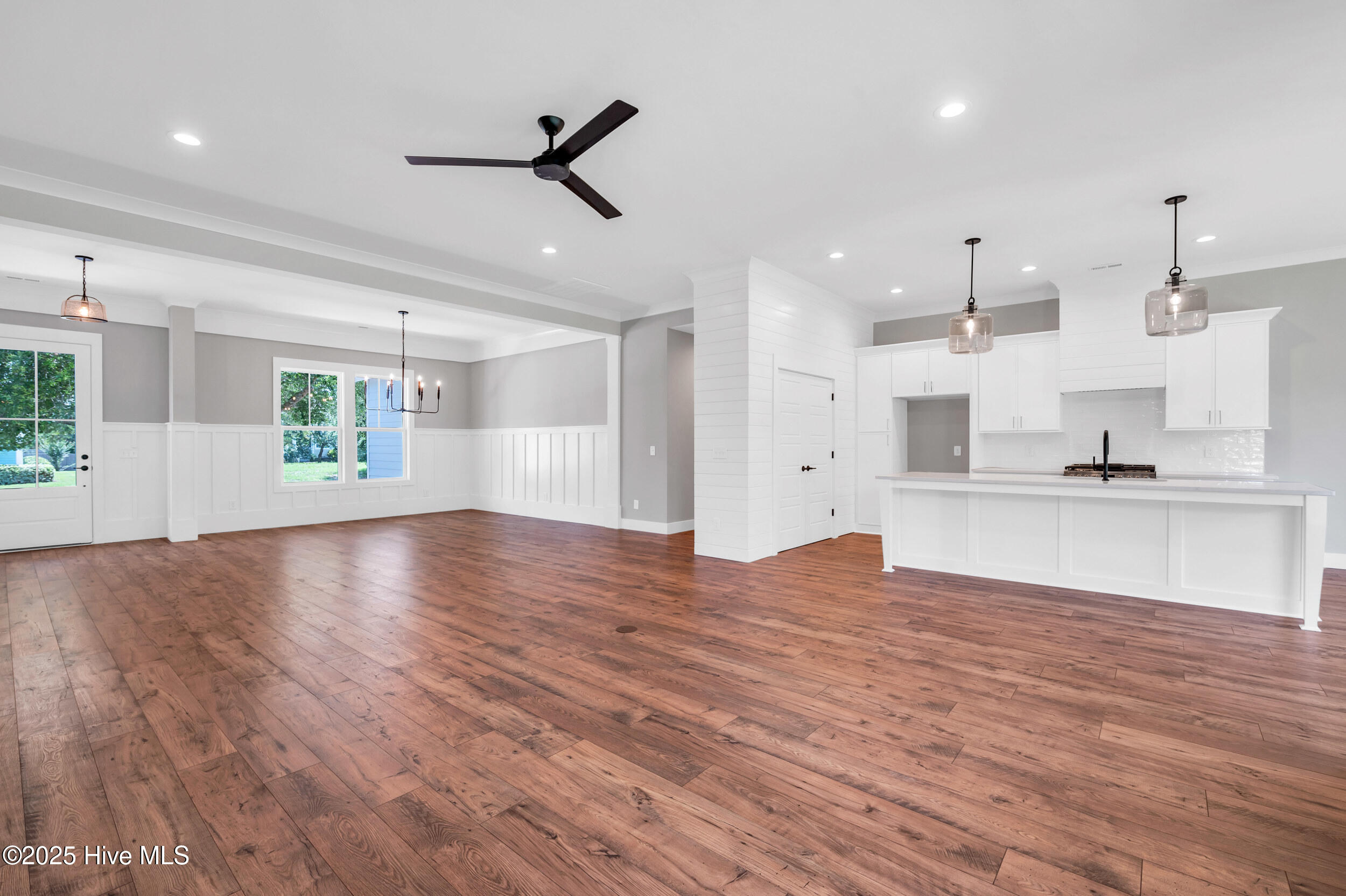 100542889 | Photo 12