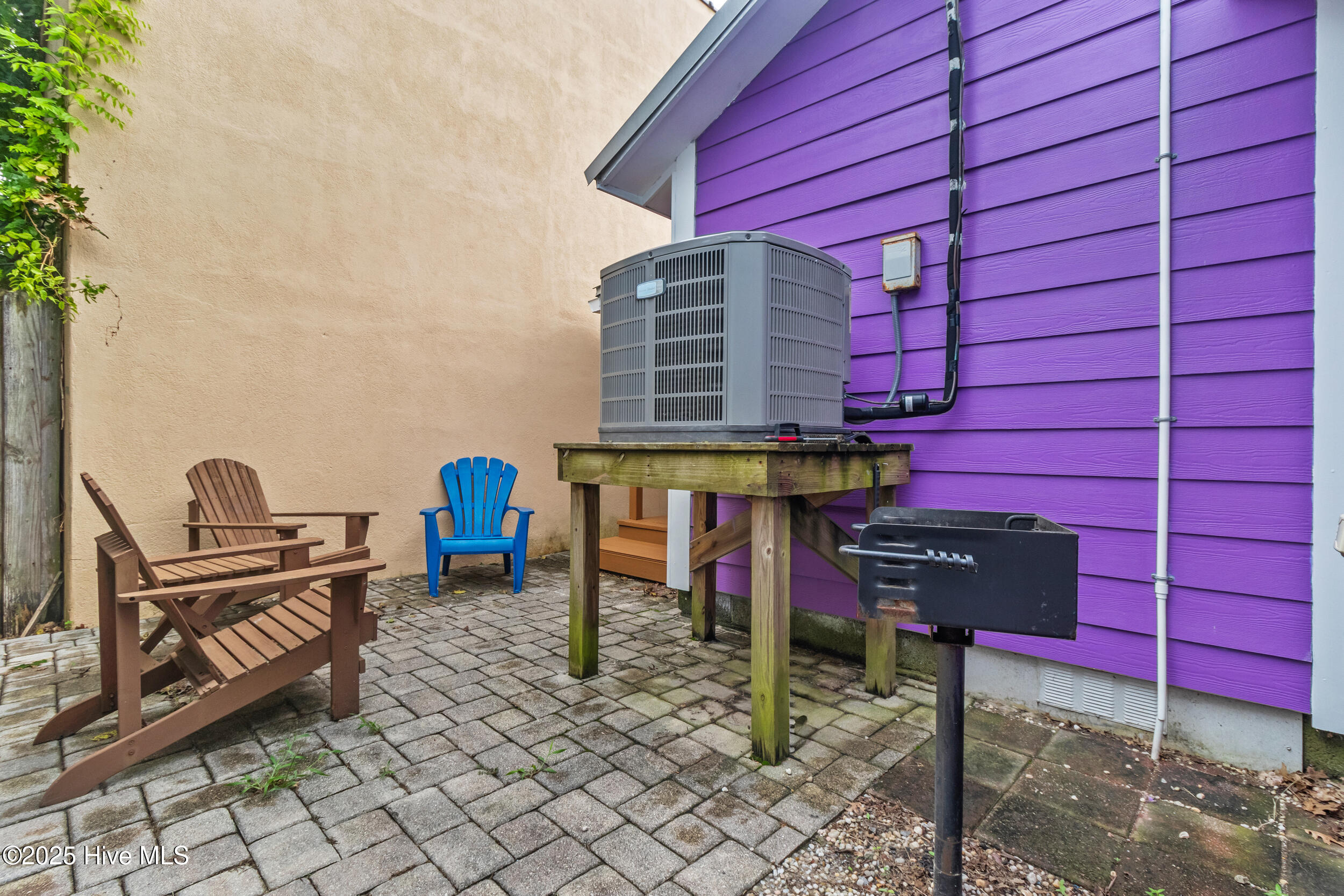 100560674 | Photo 30