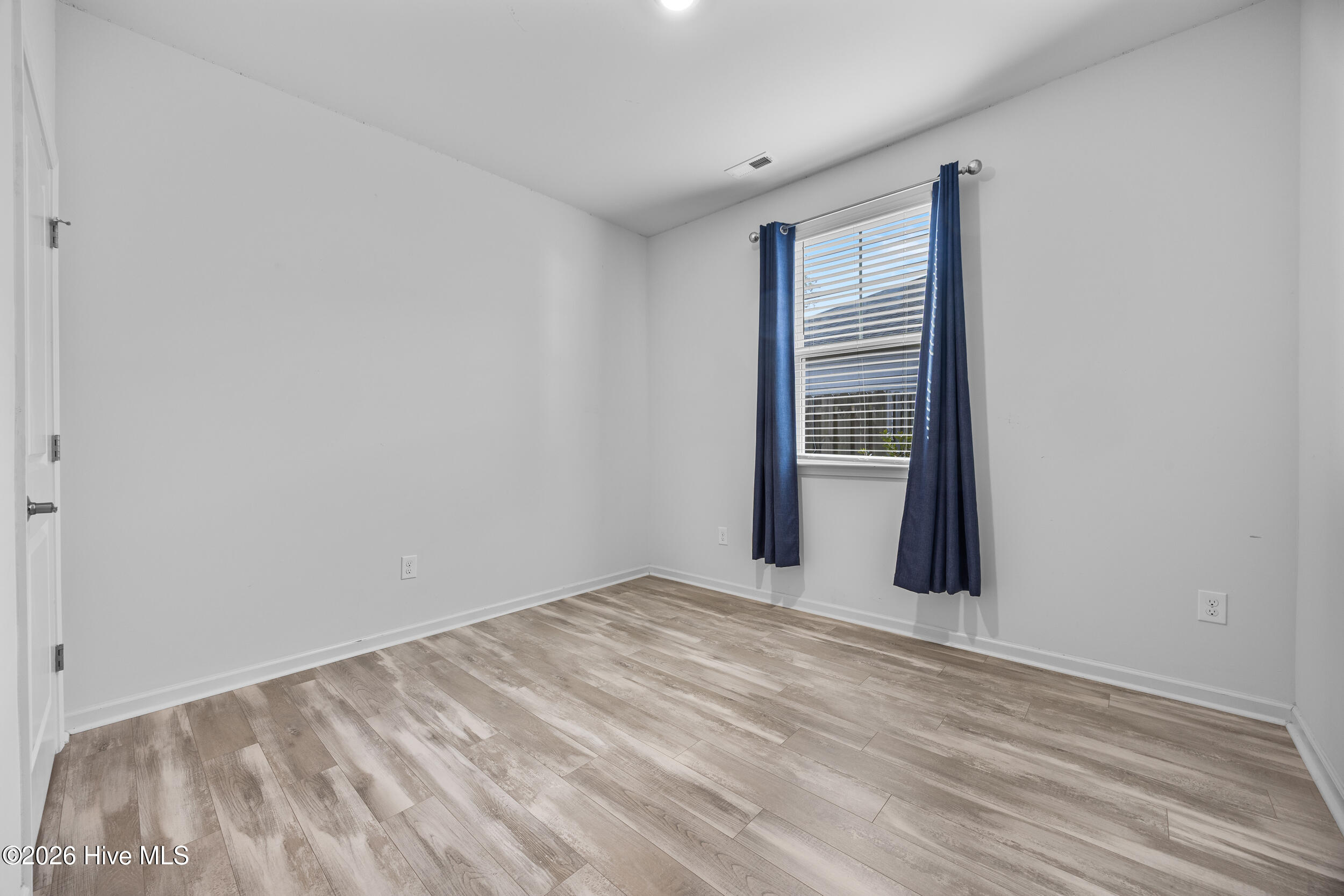 100552645 | Photo 14