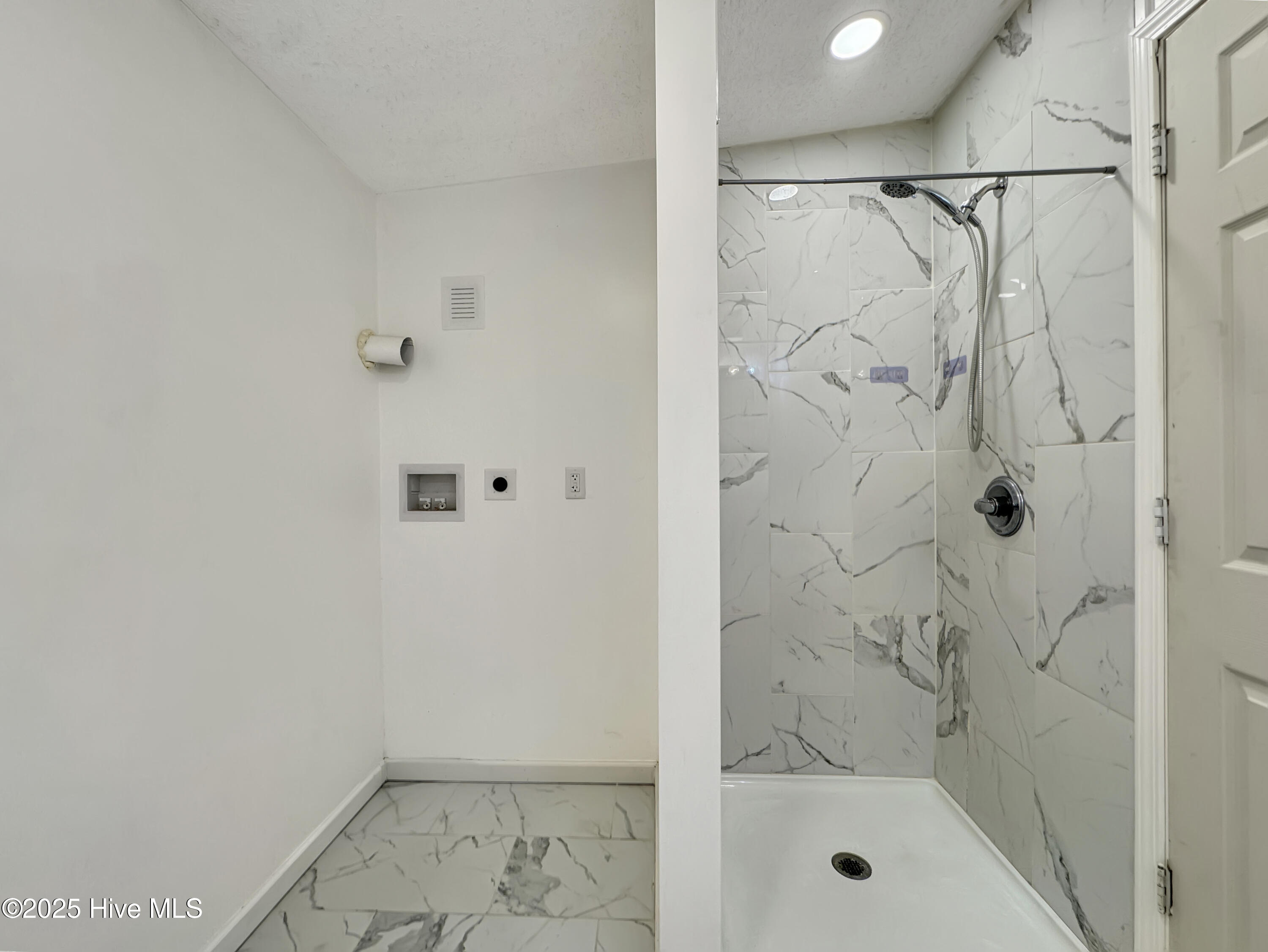 100518918 | Photo 29