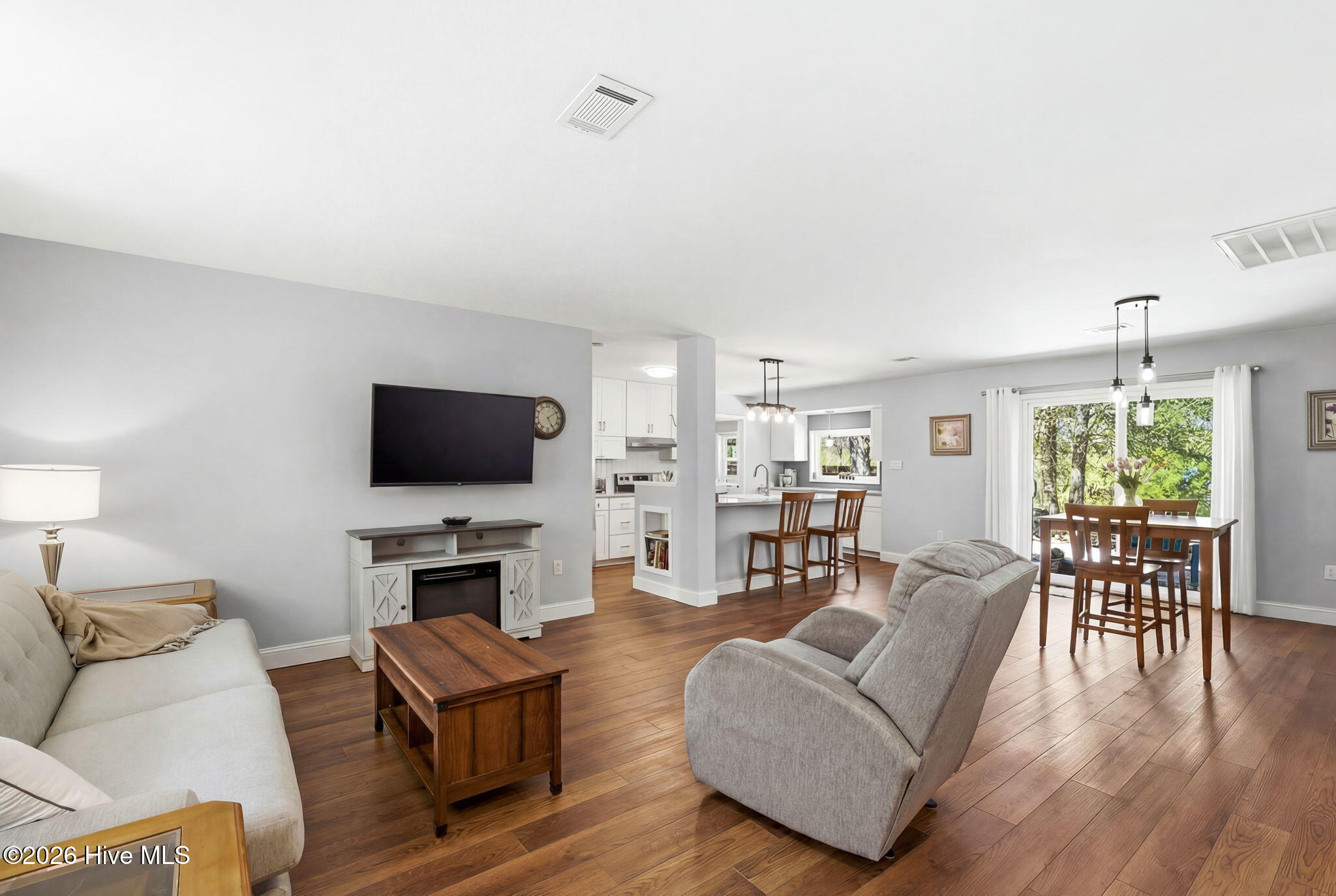 100564618 | Photo 15