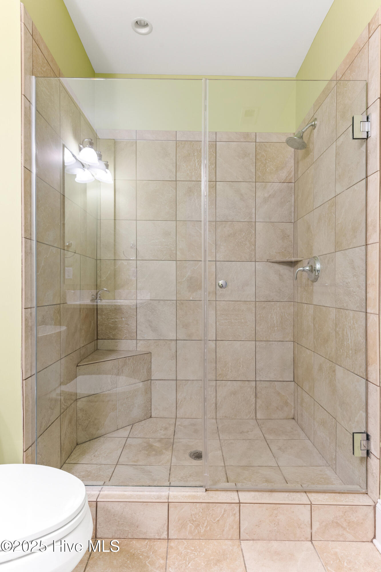 100518149 | Photo 23