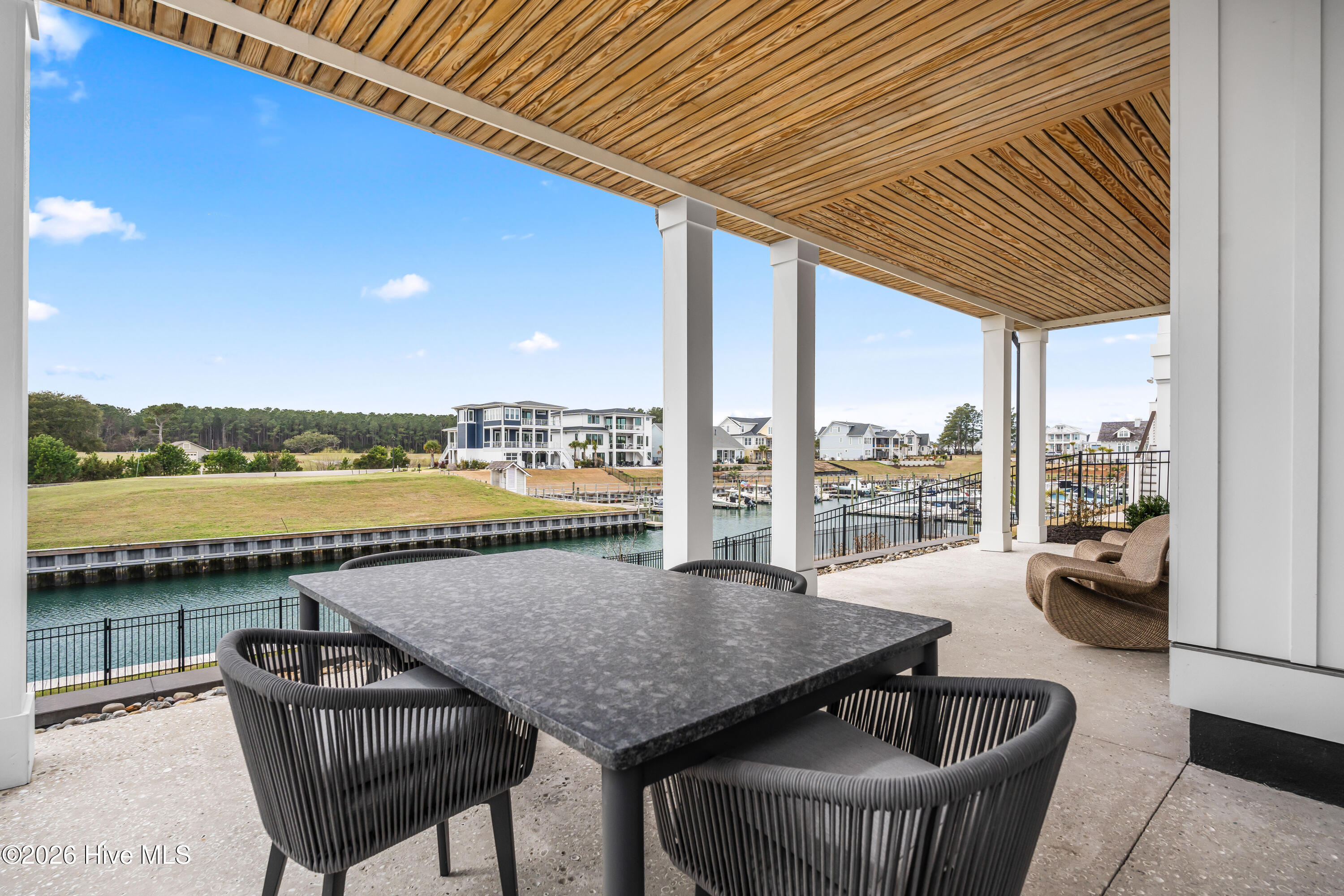 100567165 | Photo 91