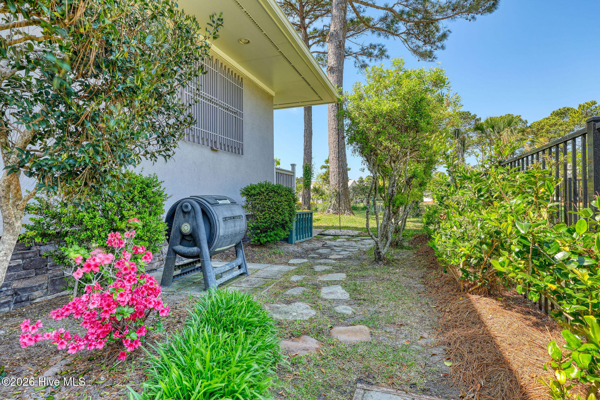 100569152 | Photo 59