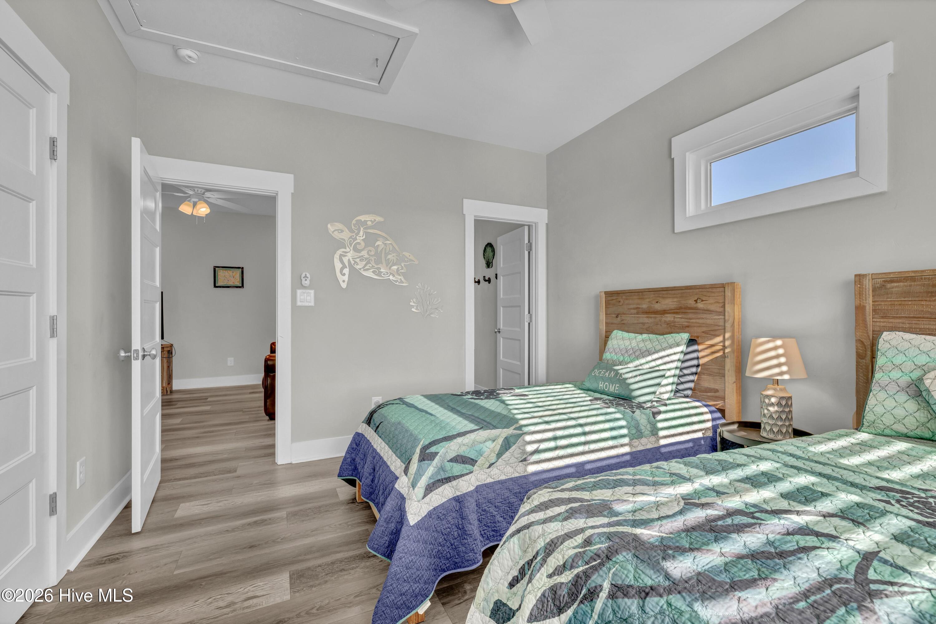 100549808 | Photo 40