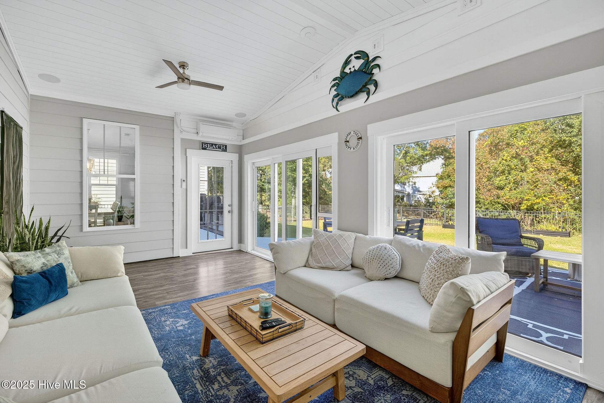 100540063 | Photo 27