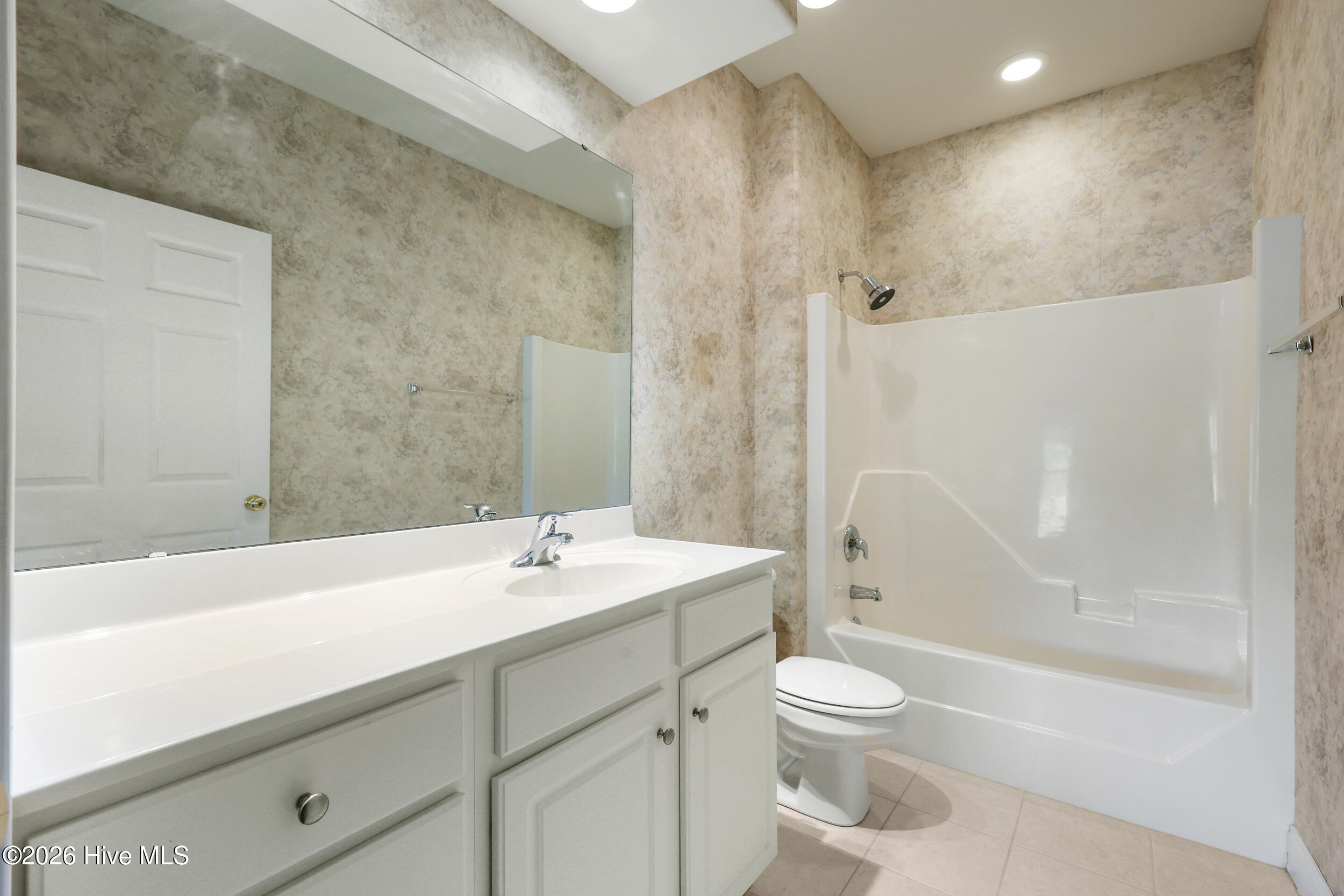 100552325 | Photo 42