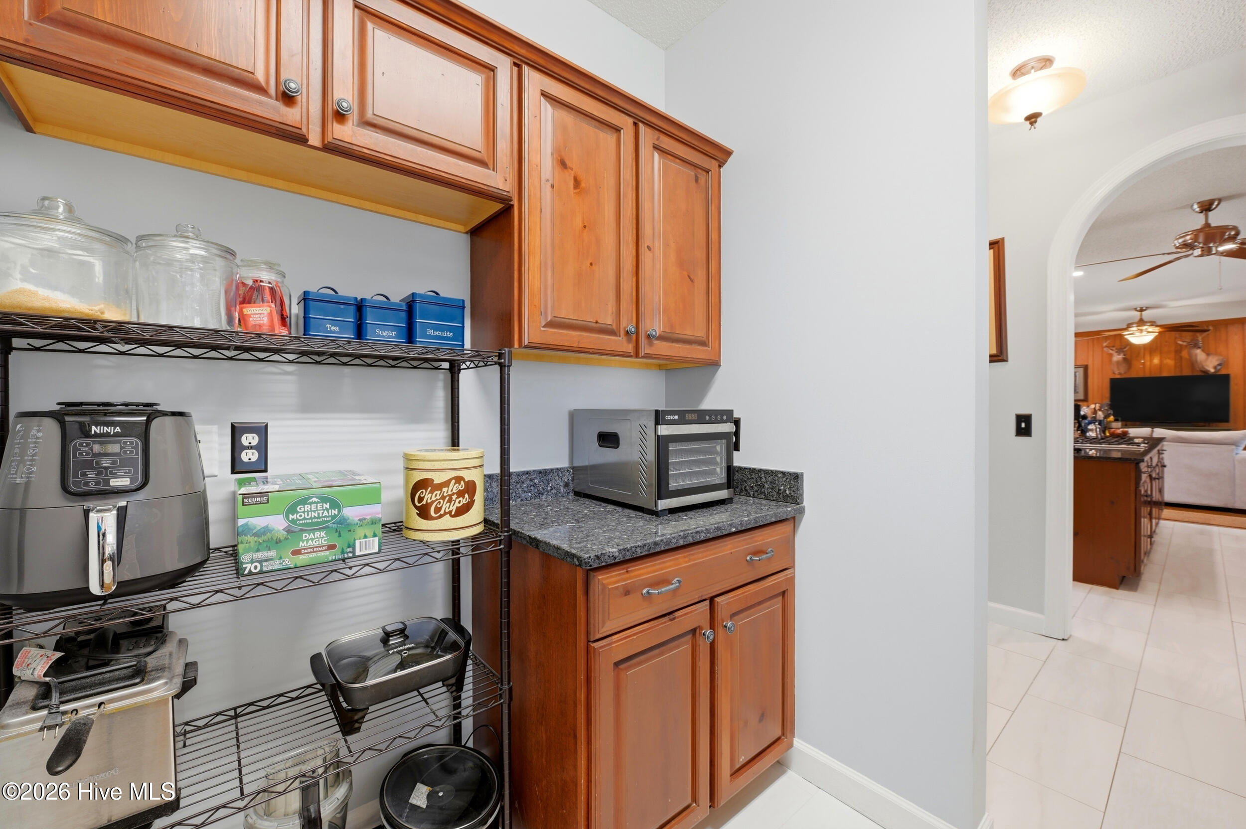 100557238 | Photo 33