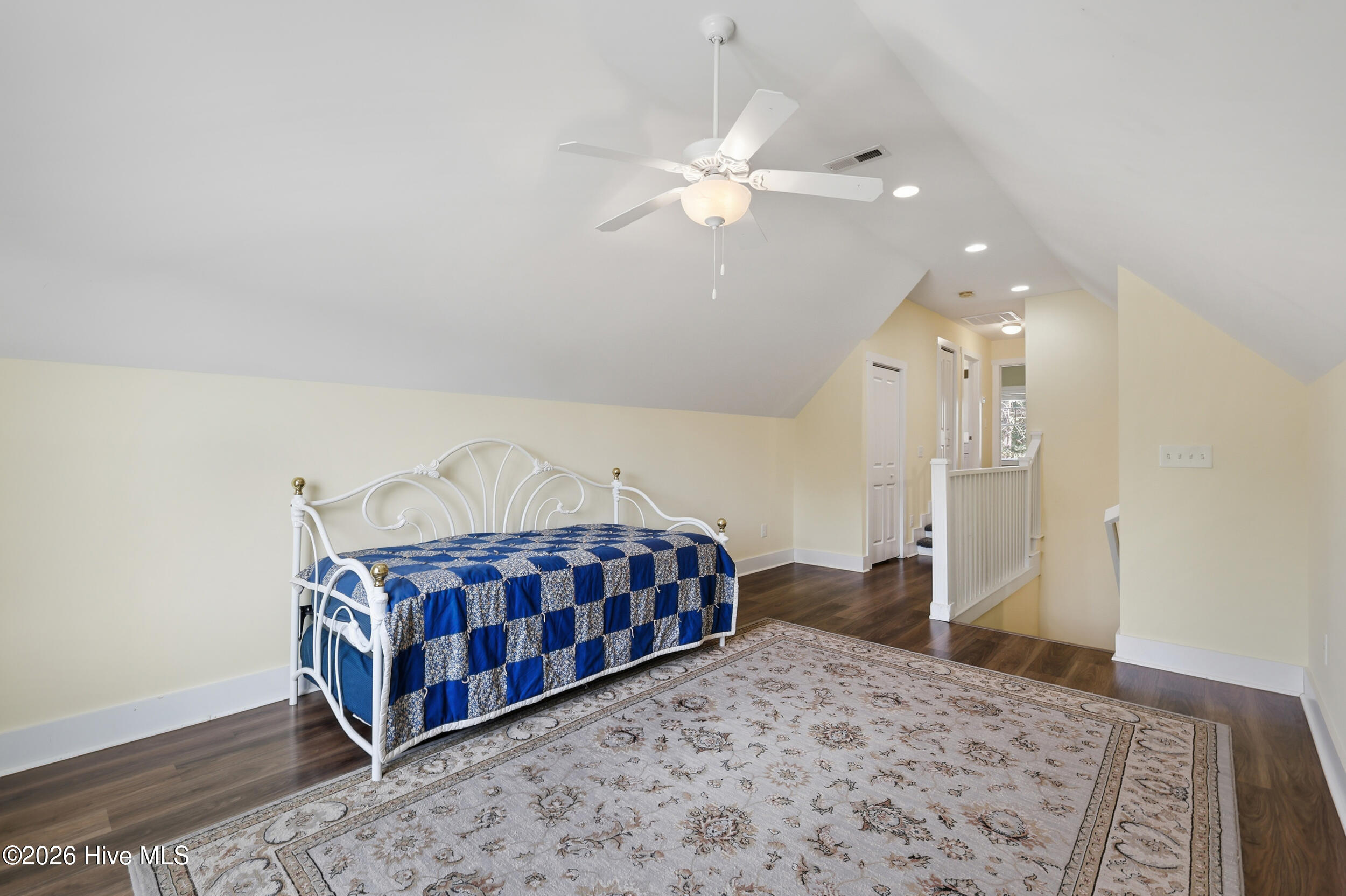 100550735 | Photo 26