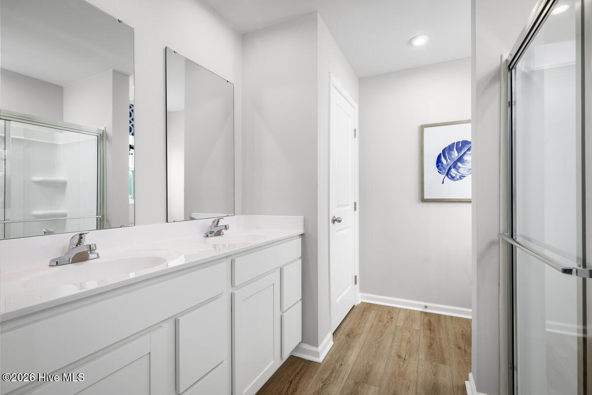 100568598 | Photo 12