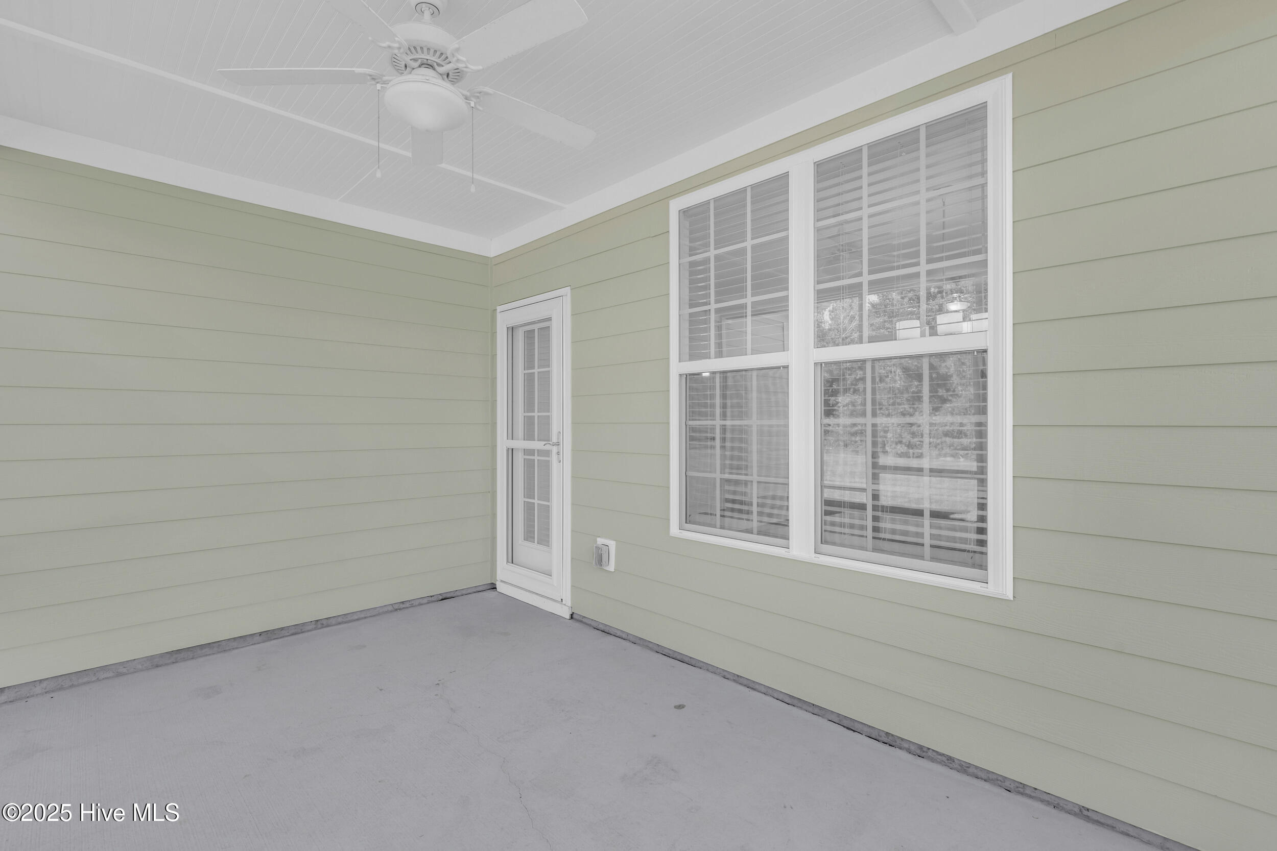 100532615 | Photo 34