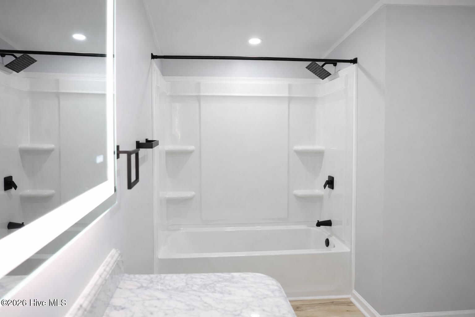 100567859 | Photo 29