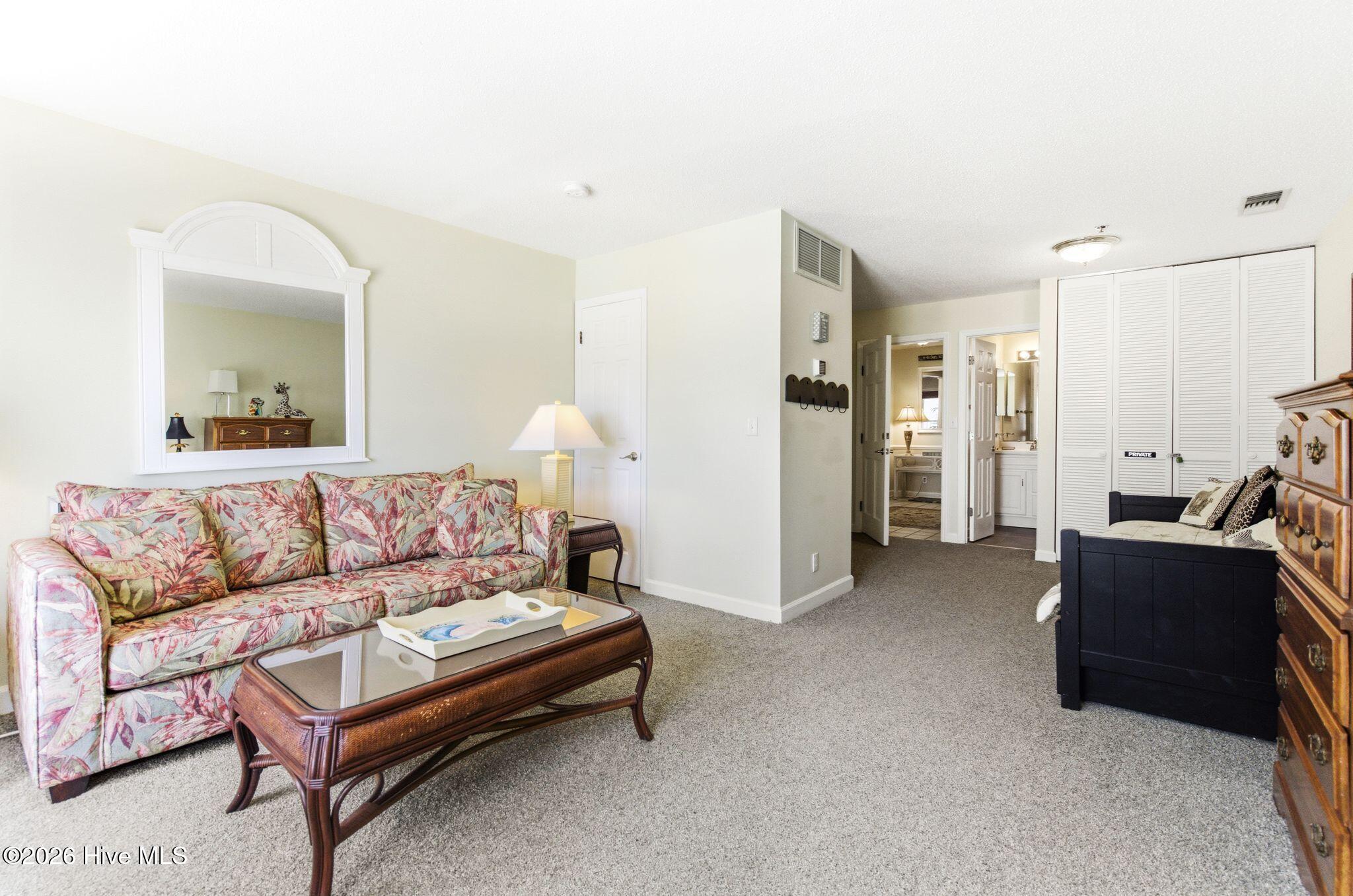 100564171 | Photo 33