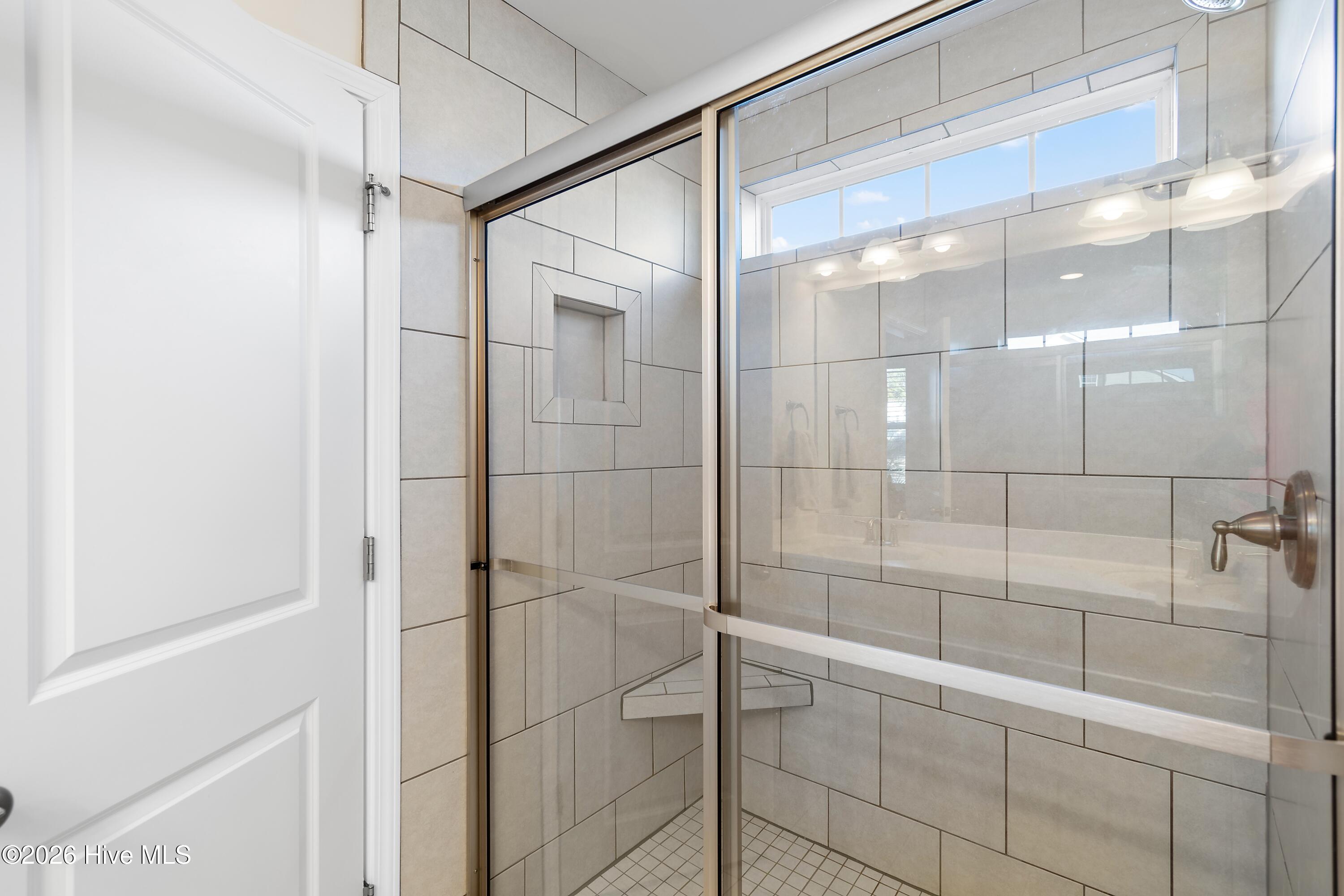 100556472 | Photo 24