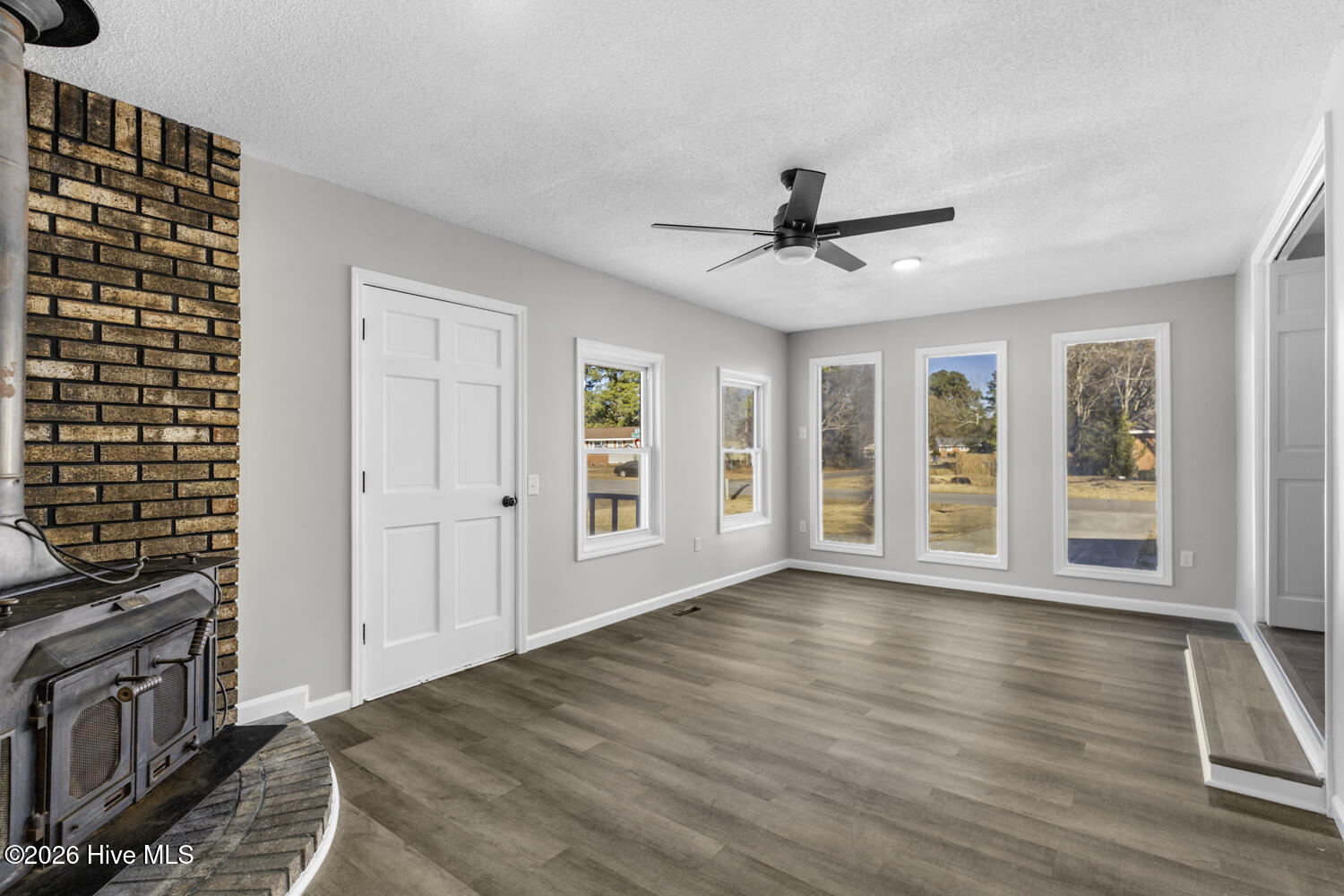 100560778 | Photo 12