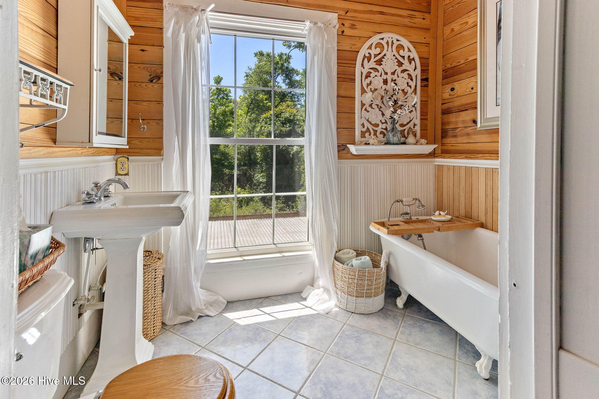 100554921 | Photo 33