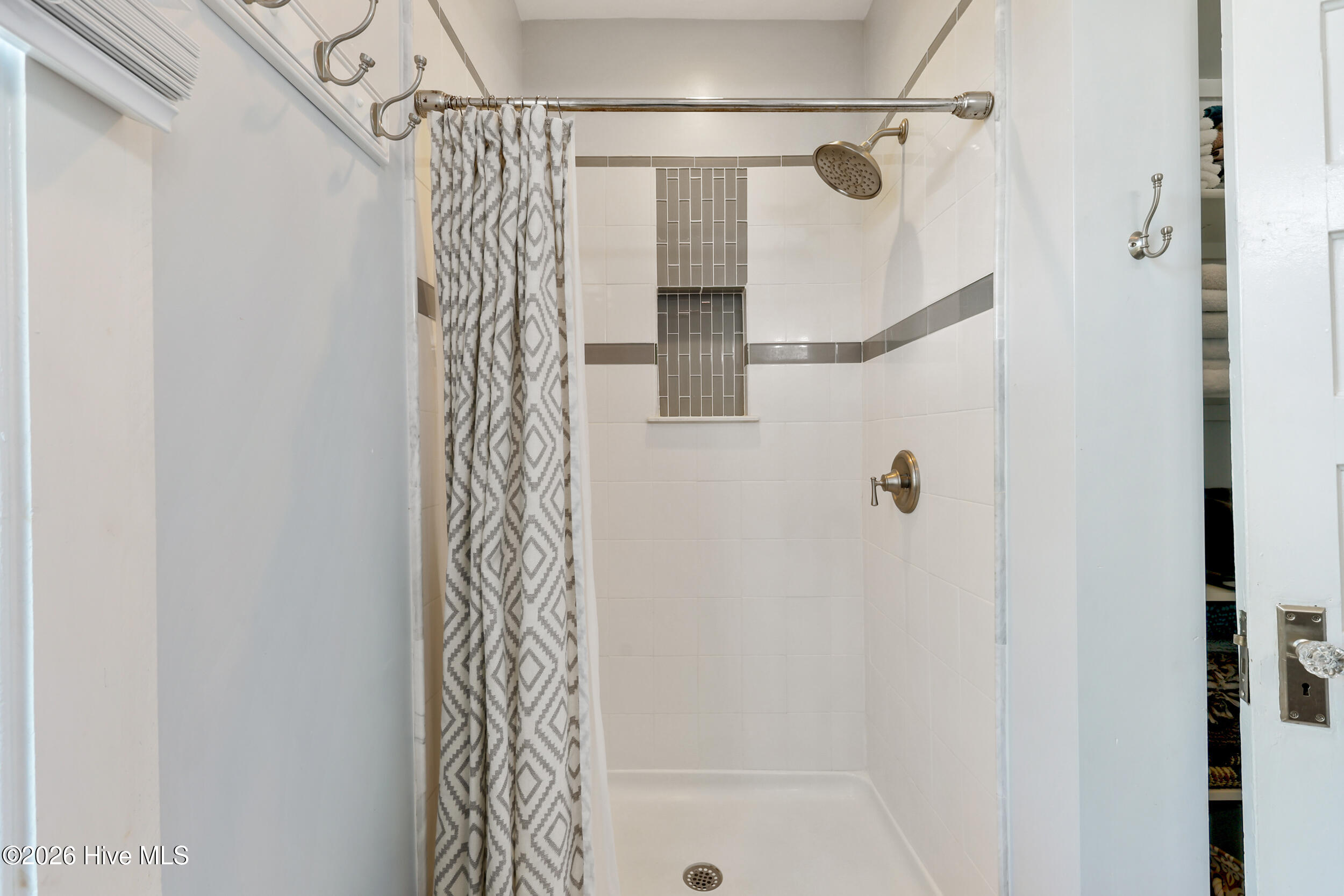 100562723 | Photo 43