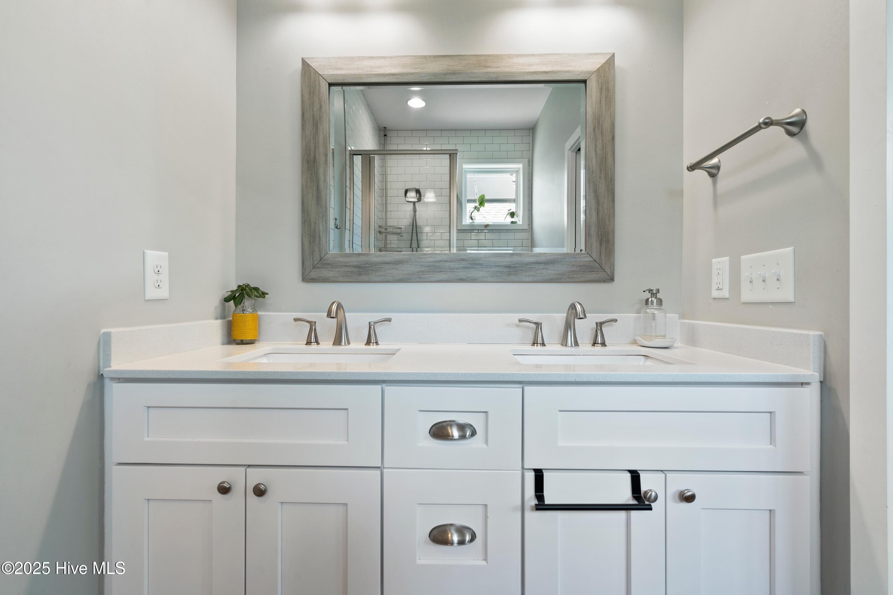 100567642 | Photo 22