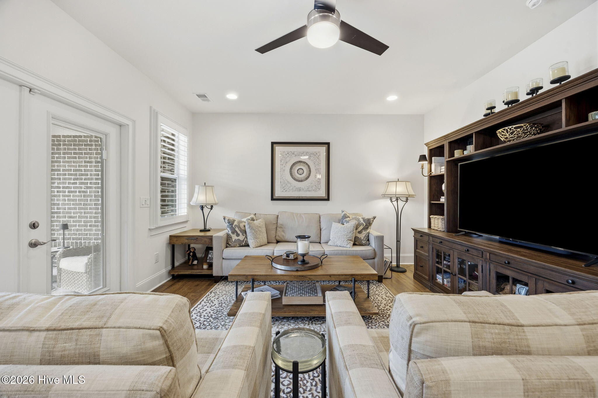 100553827 | Photo 39