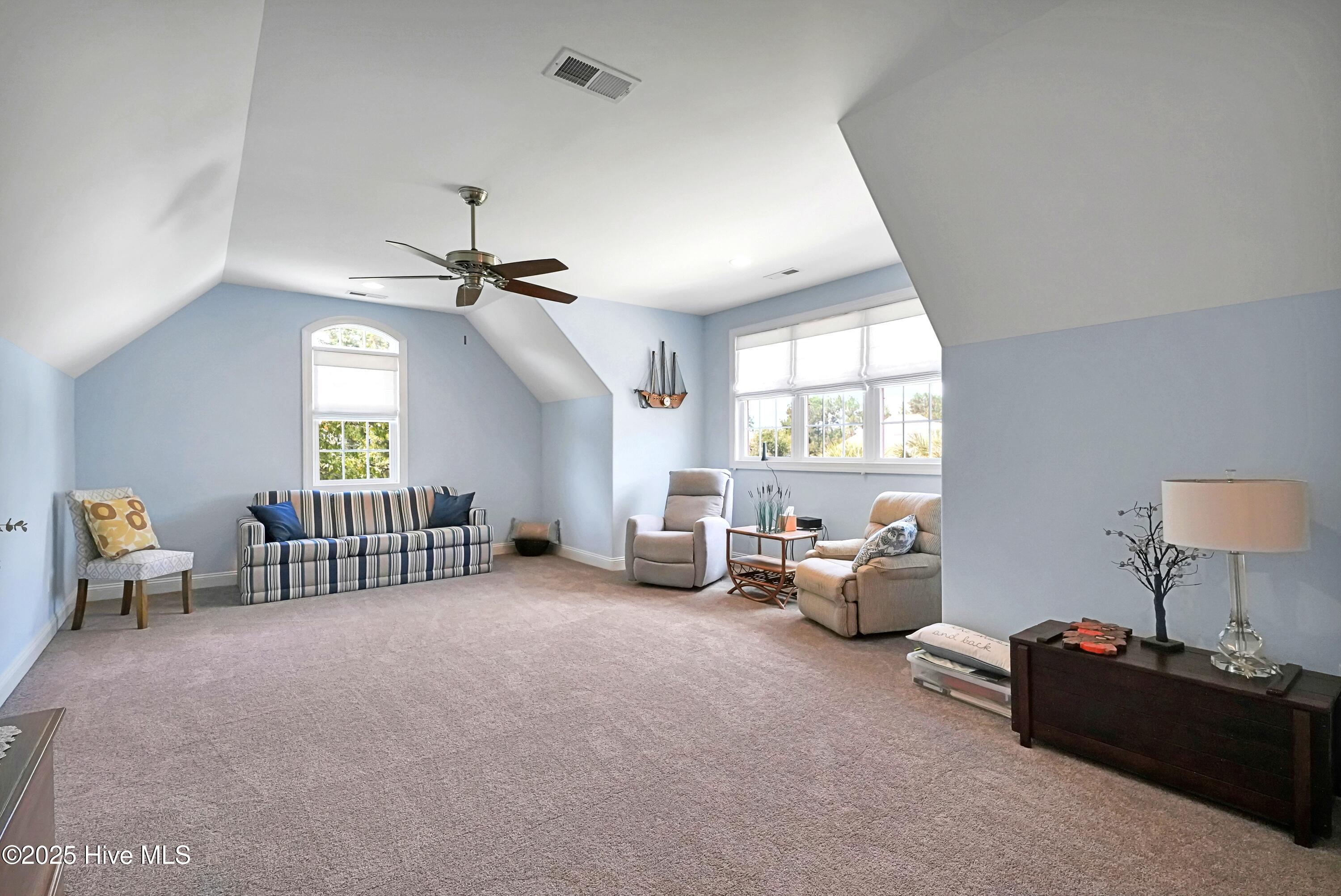 100557169 | Photo 39