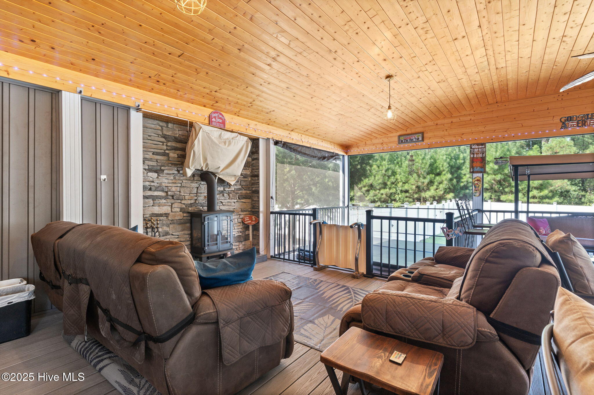 100532897 | Photo 53