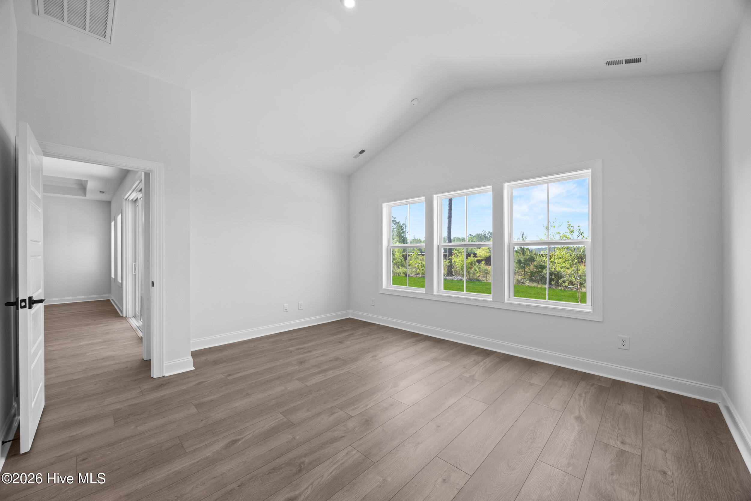 100533479 | Photo 19