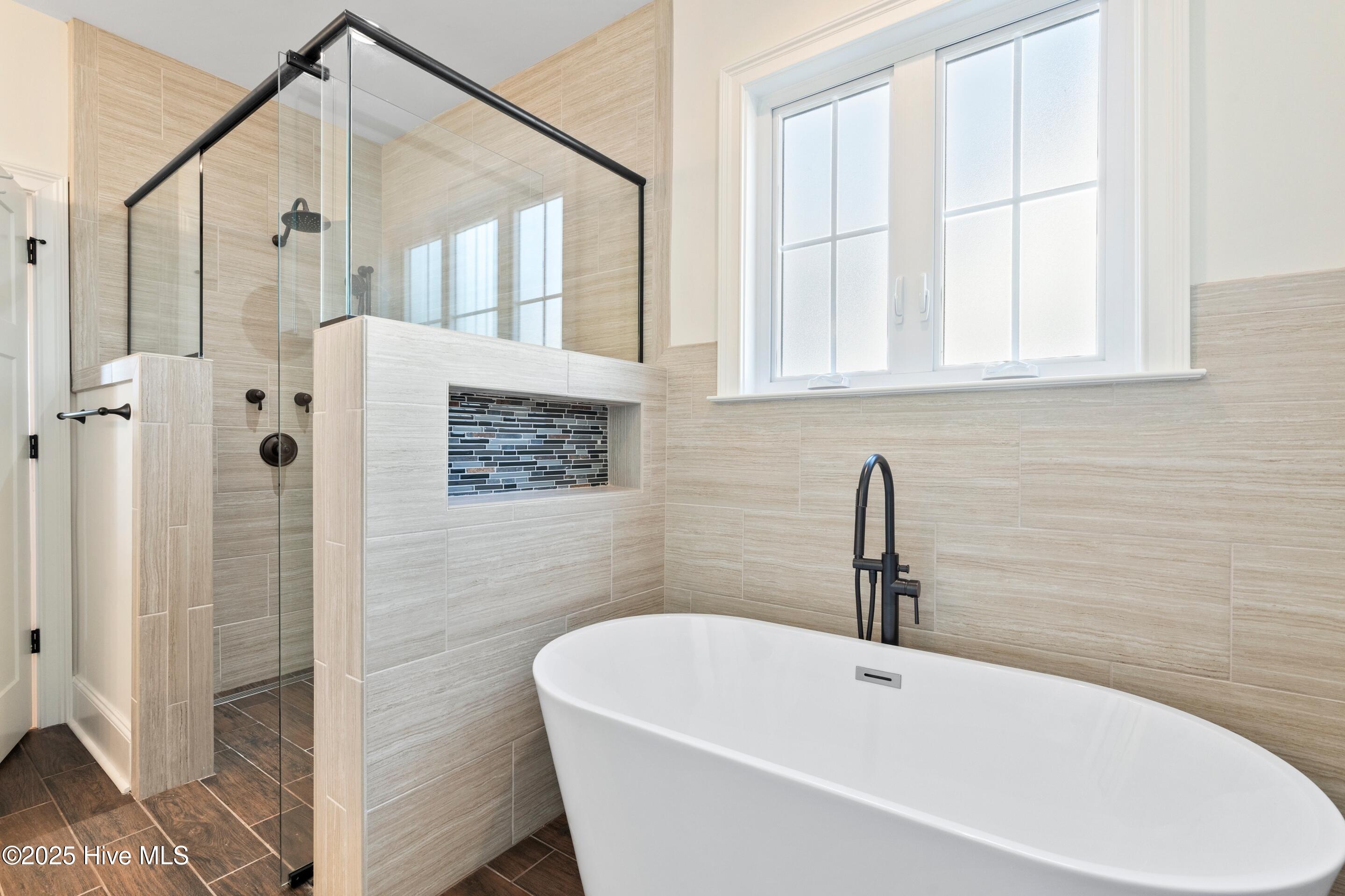 100541782 | Photo 31