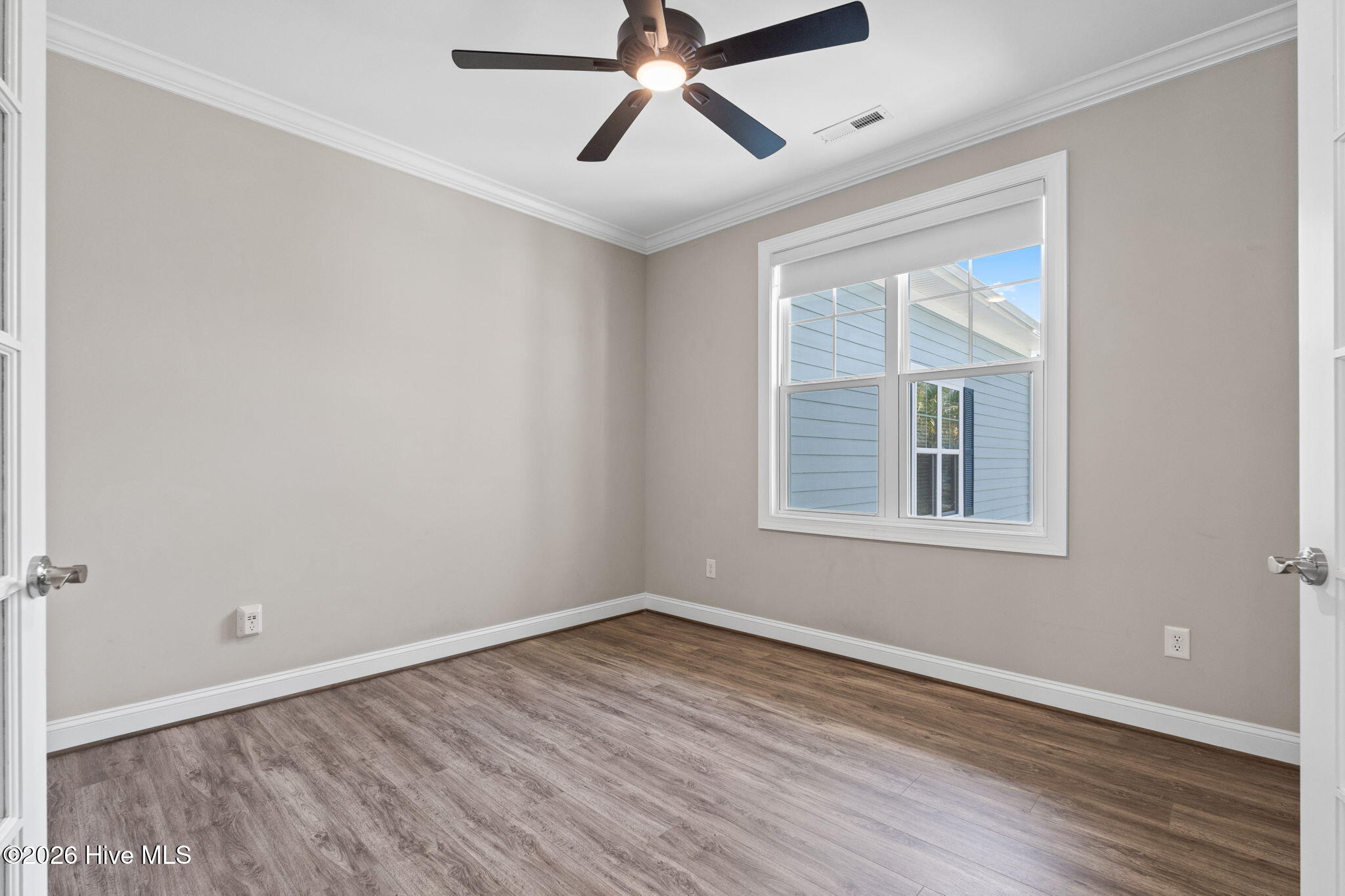 100563423 | Photo 38