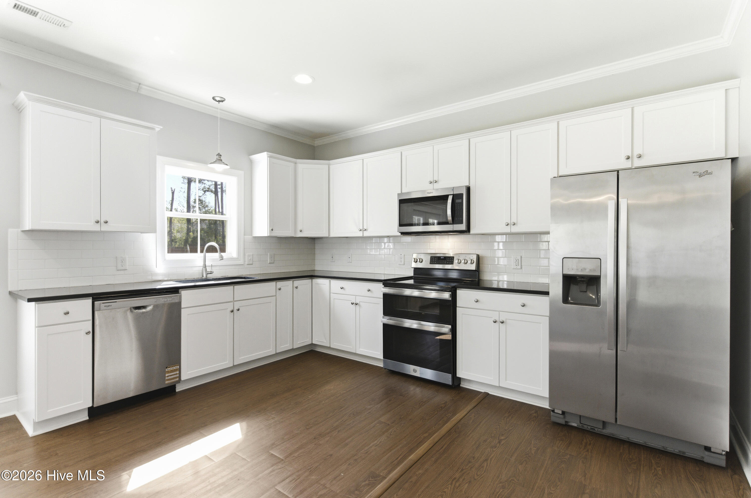 100566364 | Photo 21