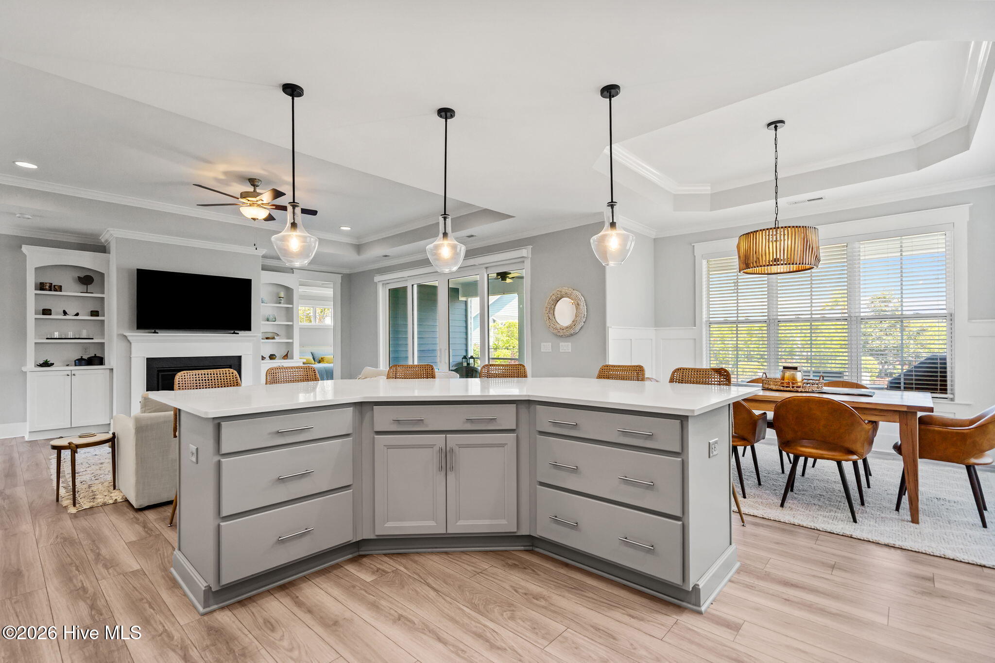 100567182 | Photo 38