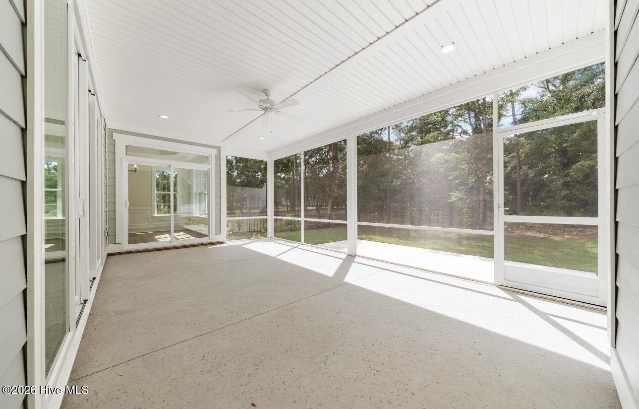 100556989 | Photo 21