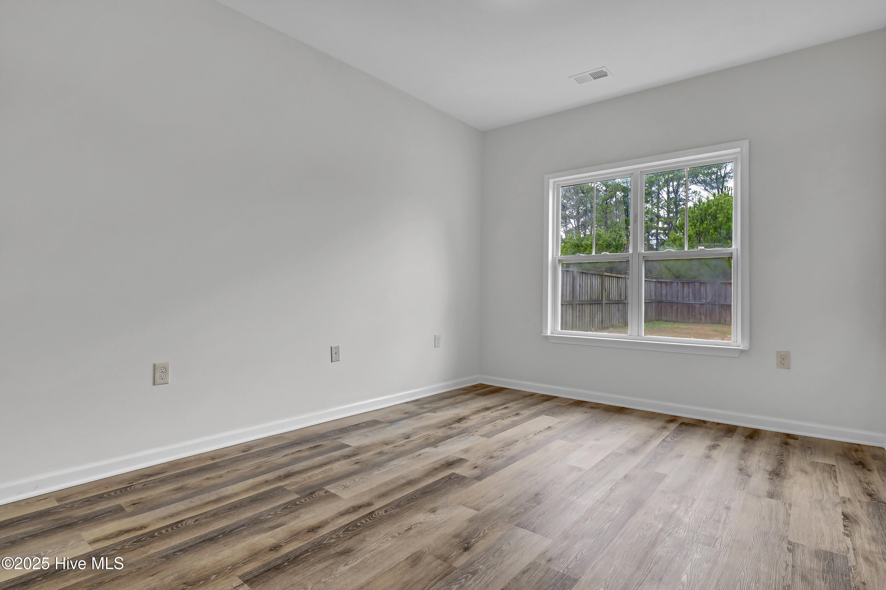 100488787 | Photo 25