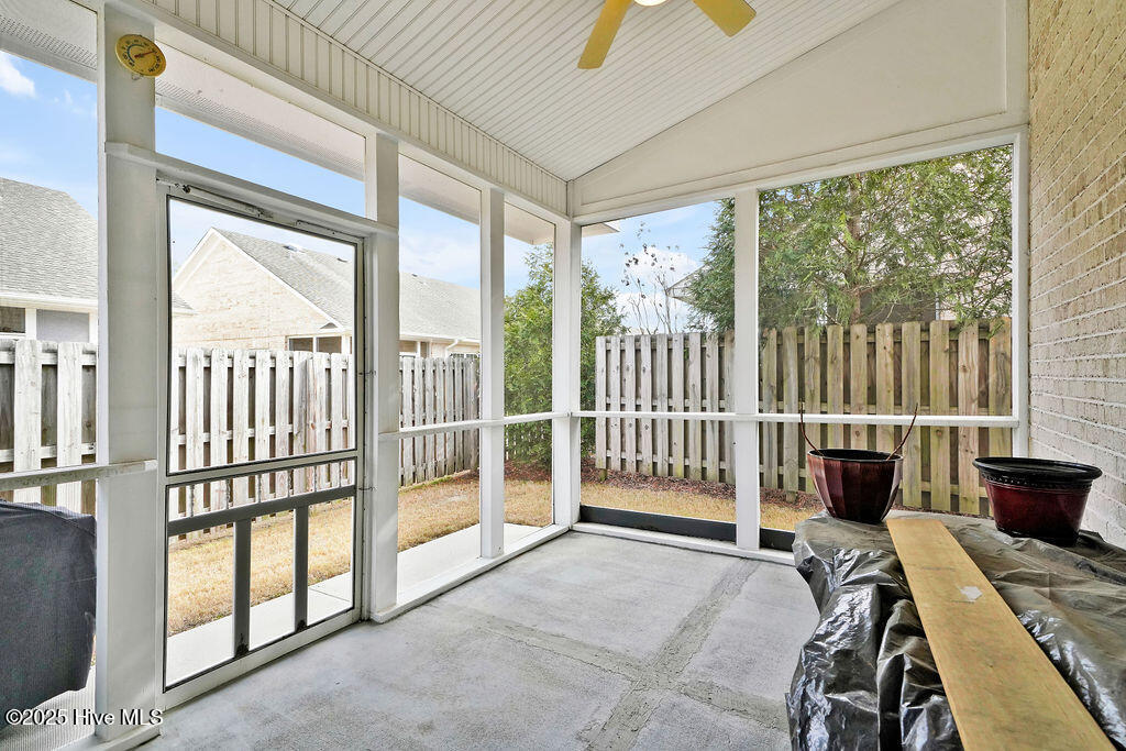 100564897 | Photo 30