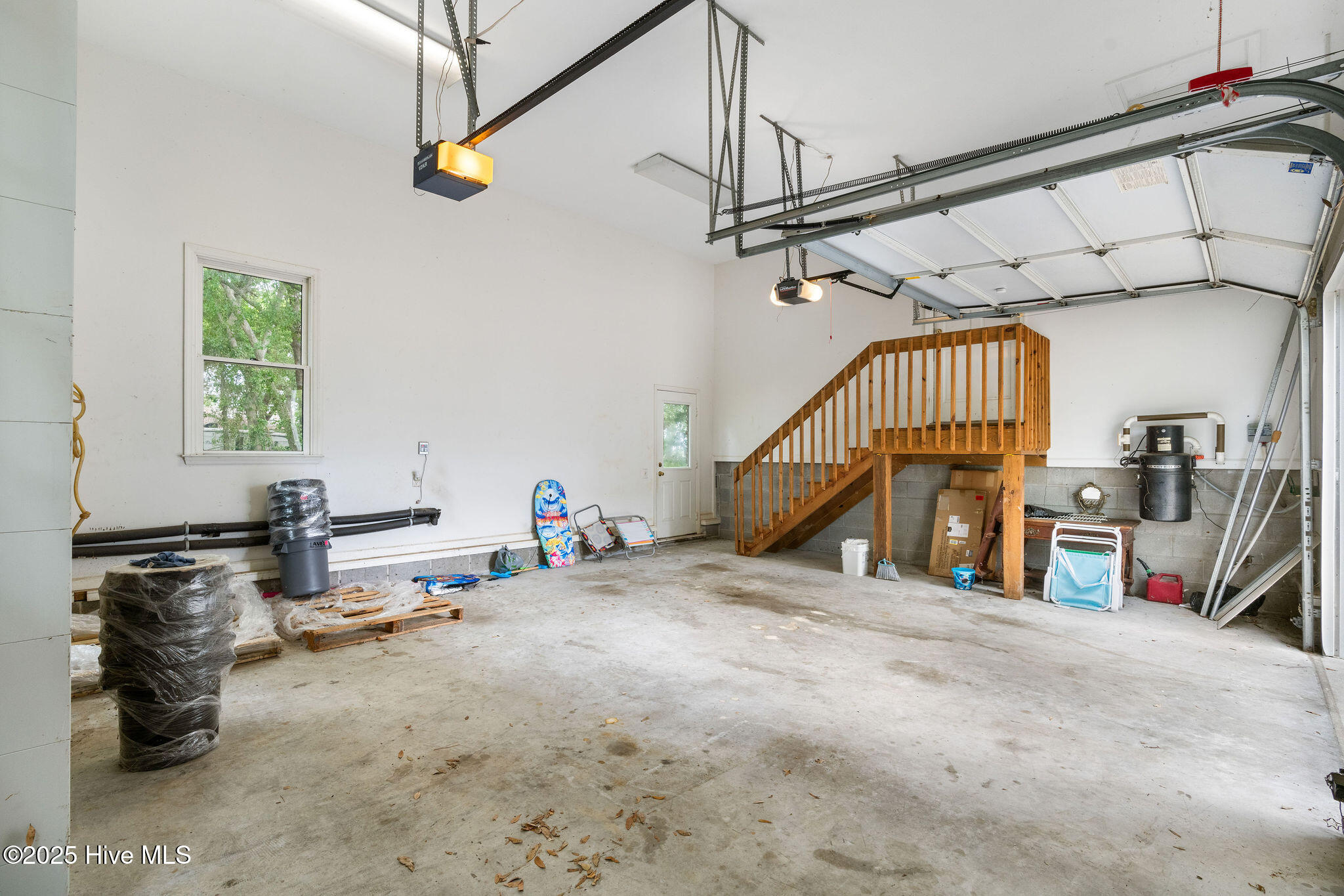 100556700 | Photo 66