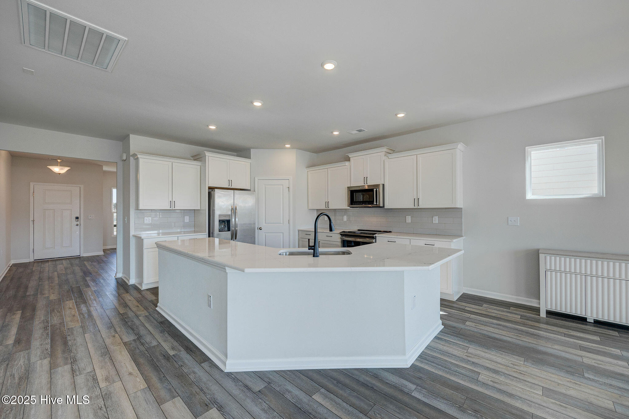 100534106 | Photo 14