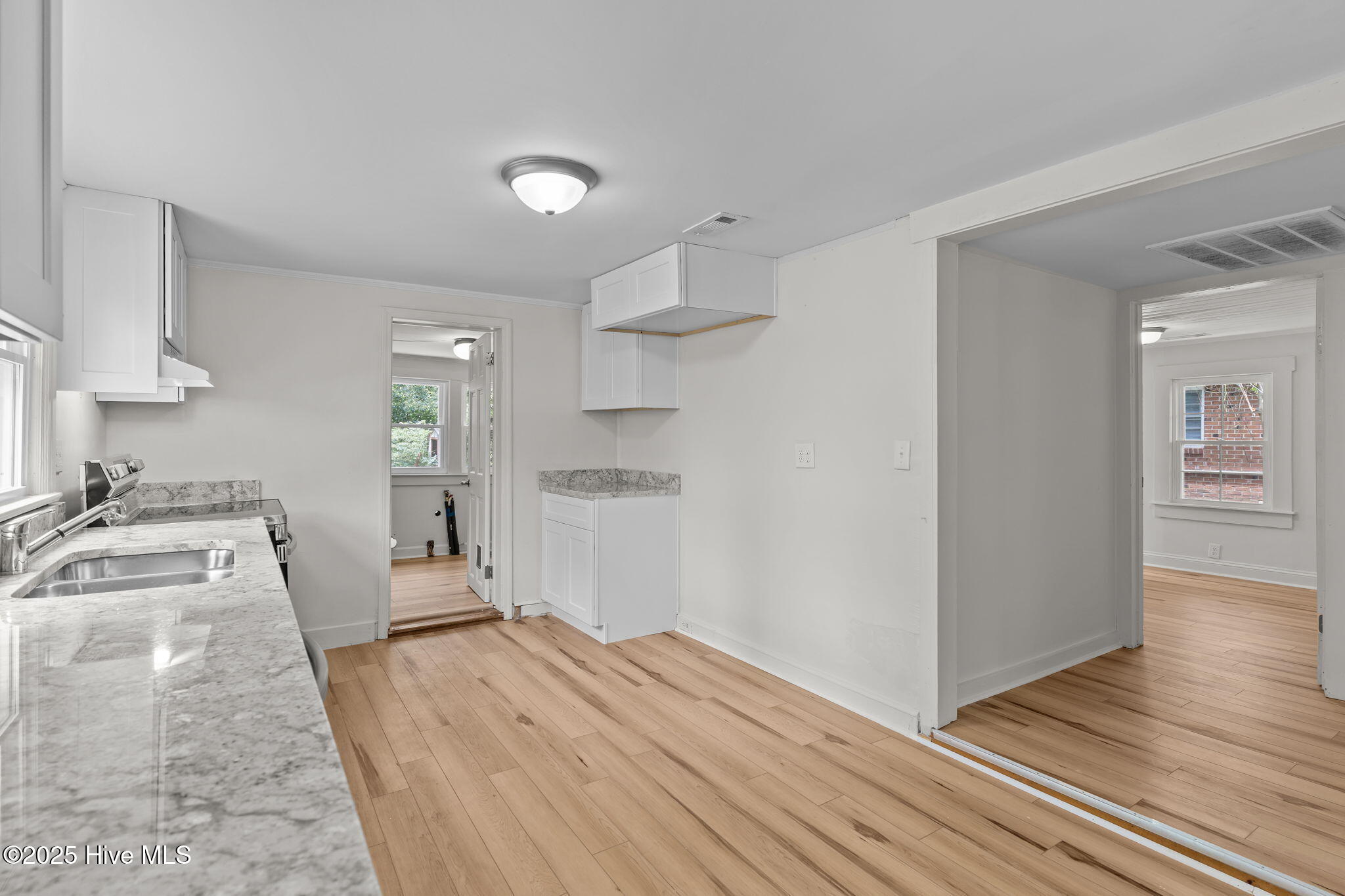 100556871 | Photo 14