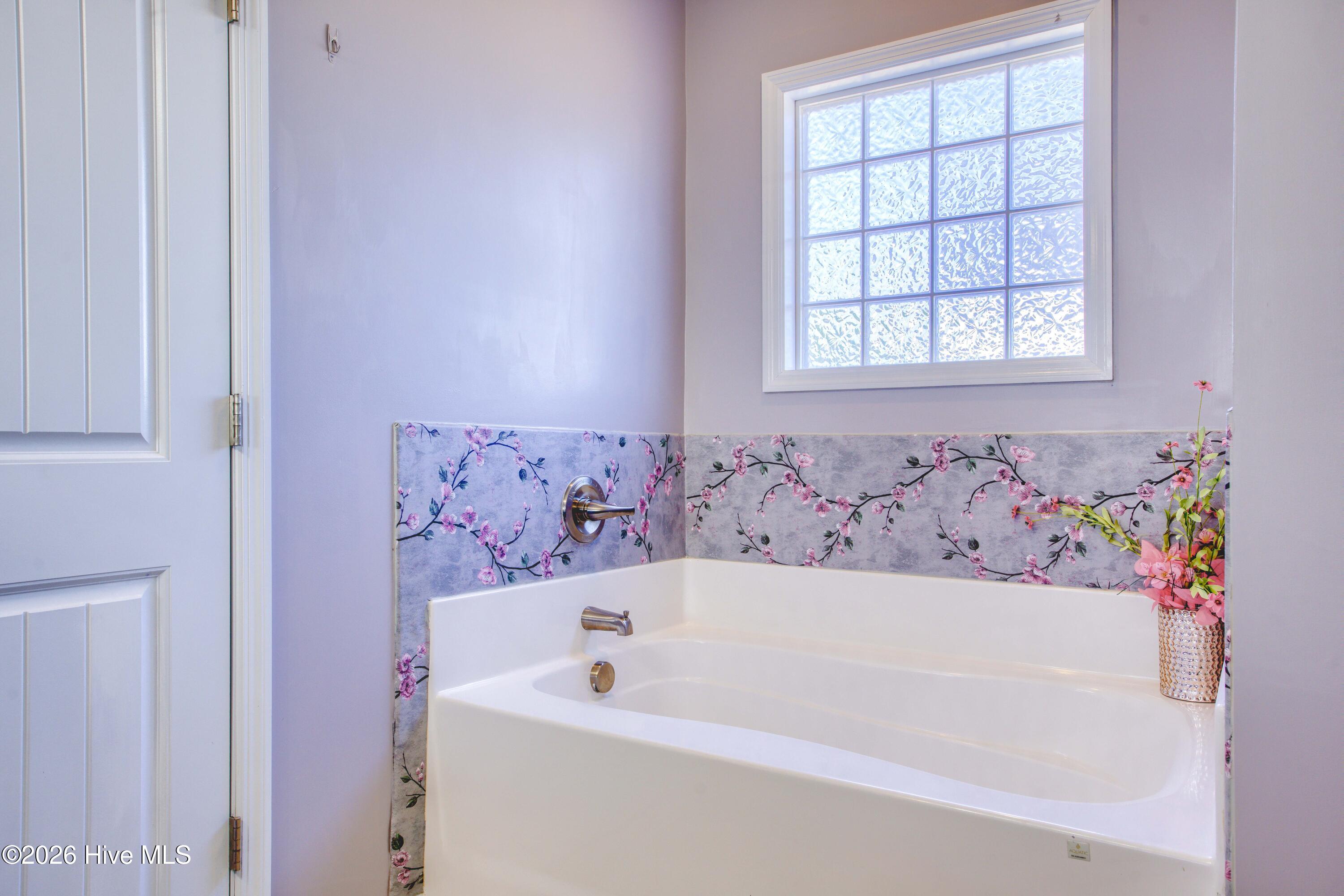 100558349 | Photo 14