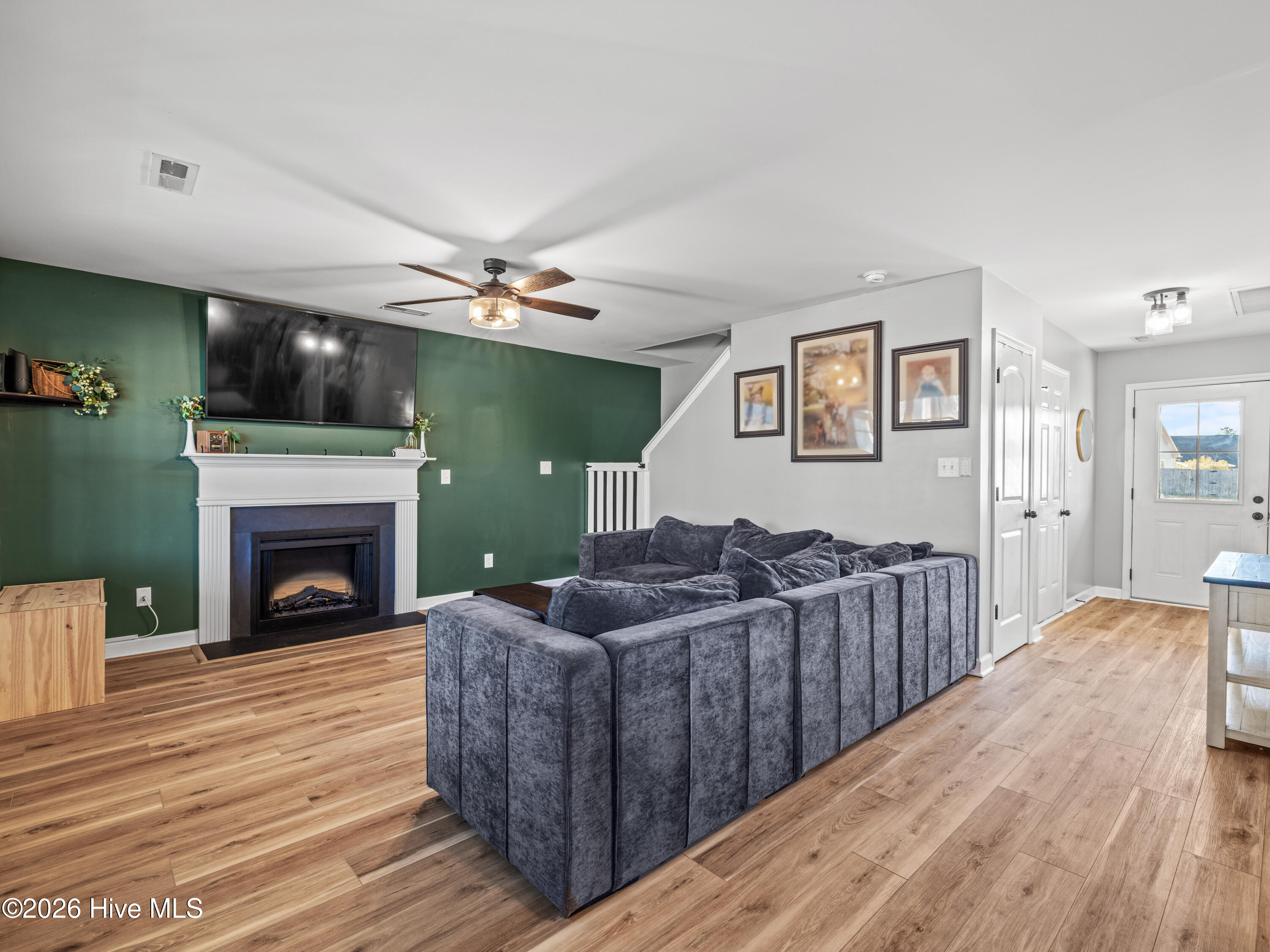 100549966 | Photo 25