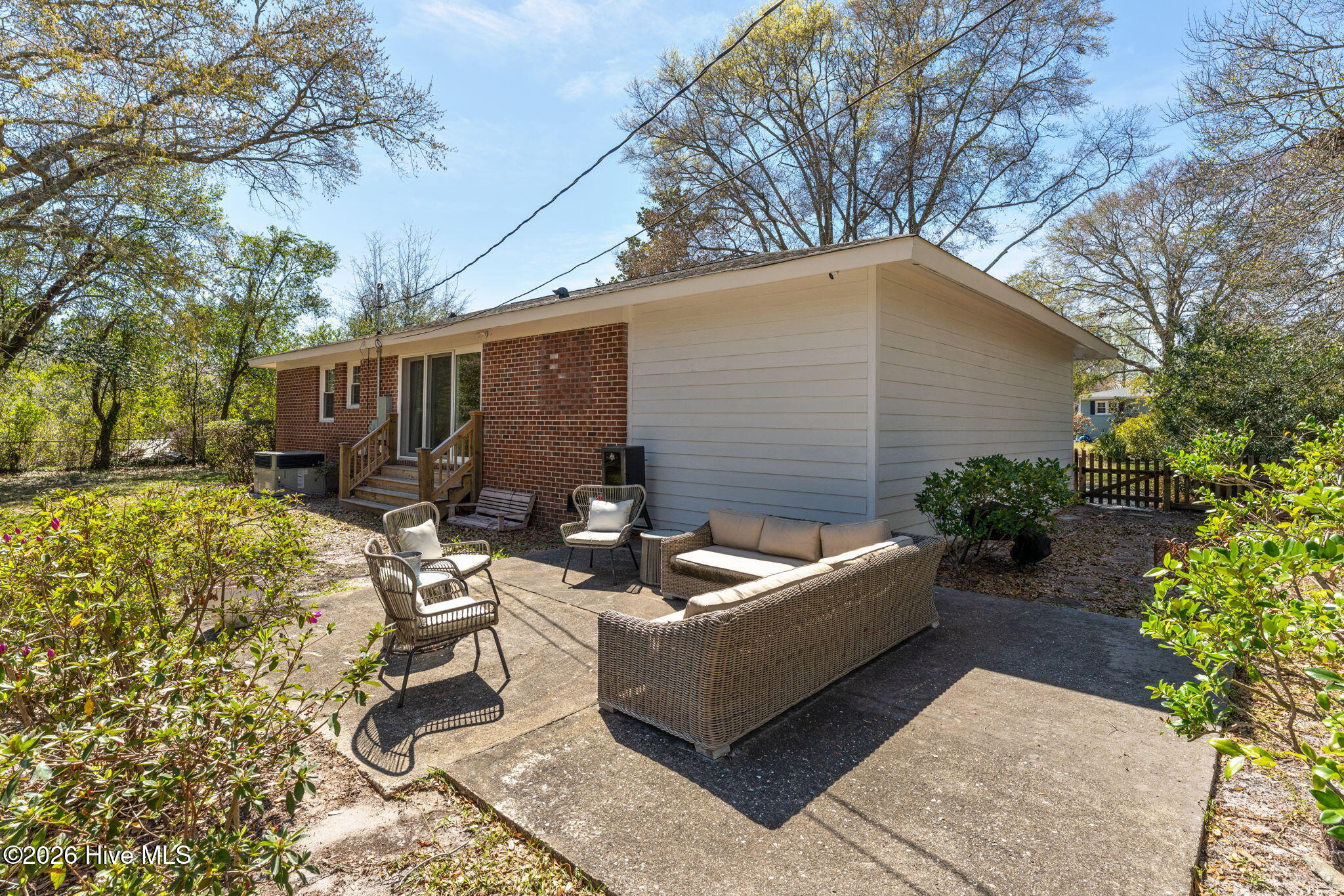 100561167 | Photo 33