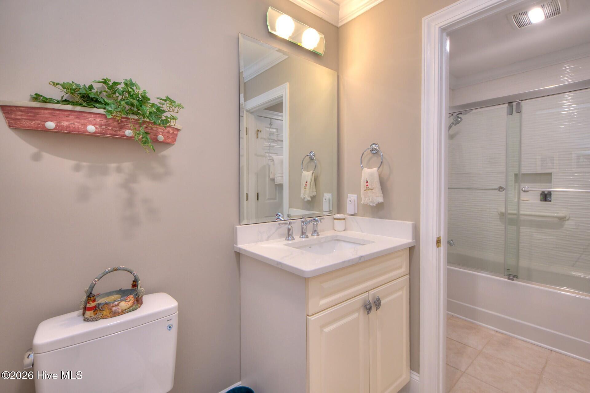 100553459 | Photo 75