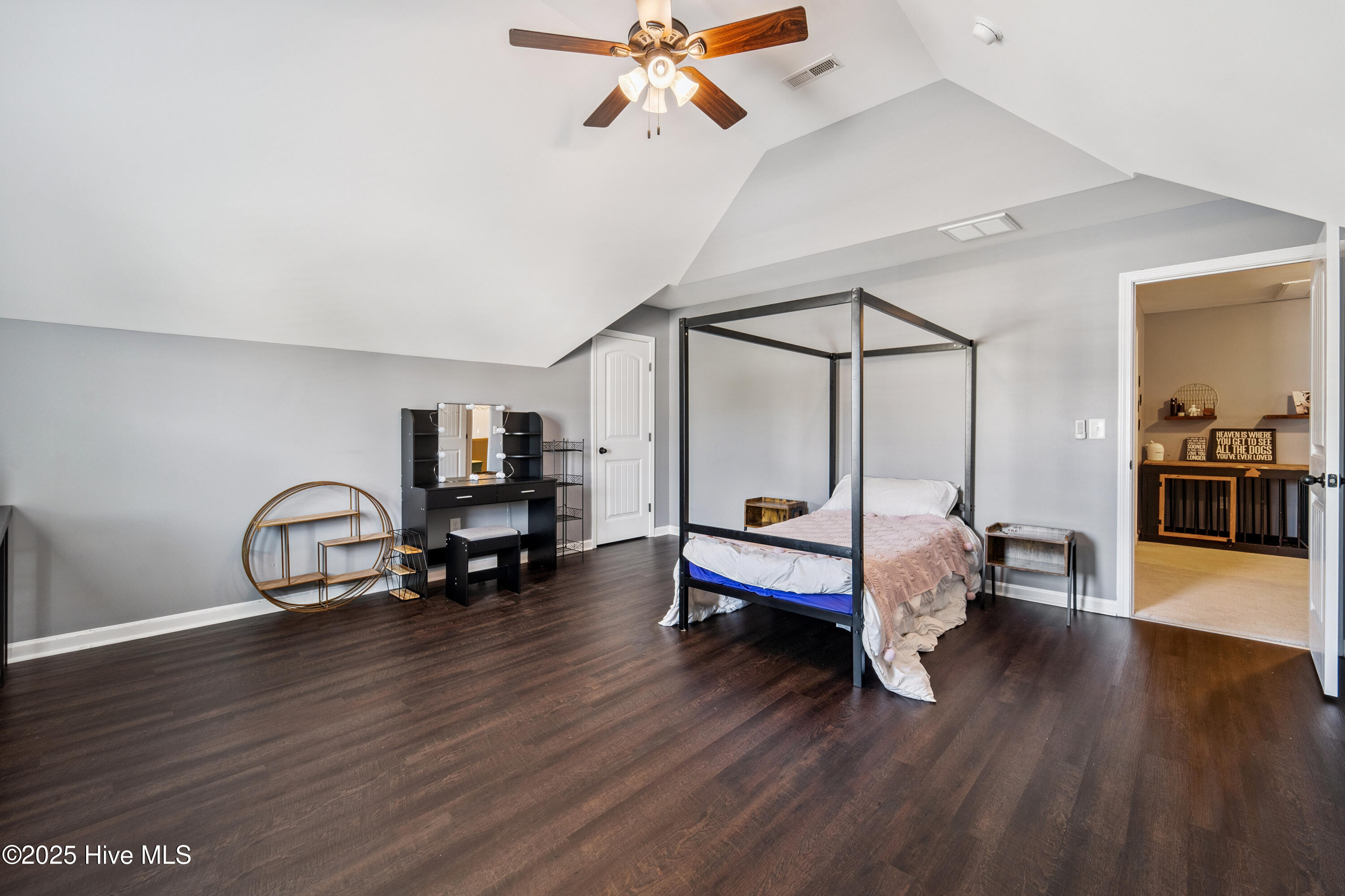 100516932 | Photo 47